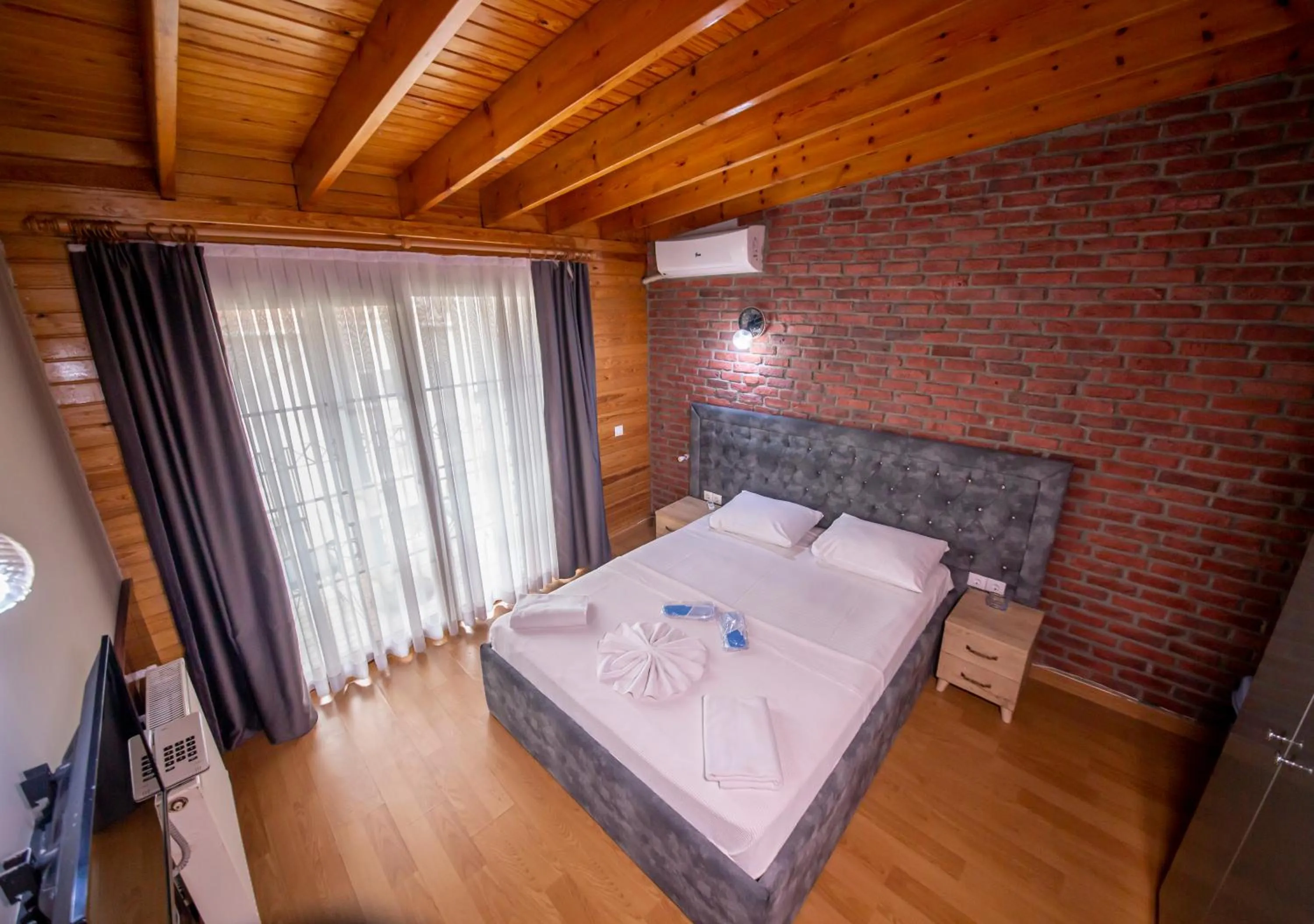 Bedroom, Bed in Royal Garden Suite and Hotel