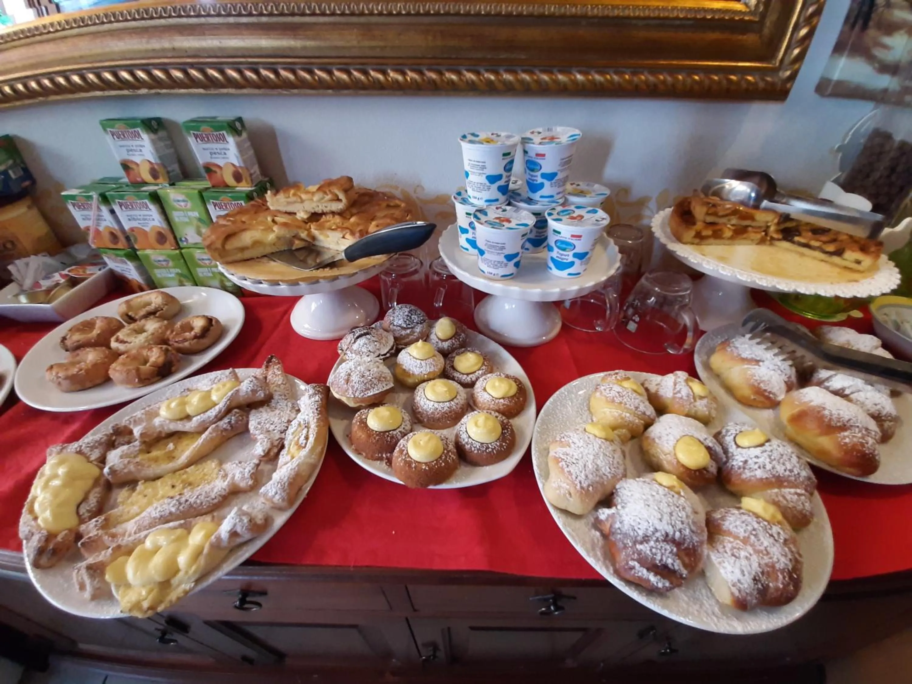 Buffet breakfast in B&B L'Isola di Casa