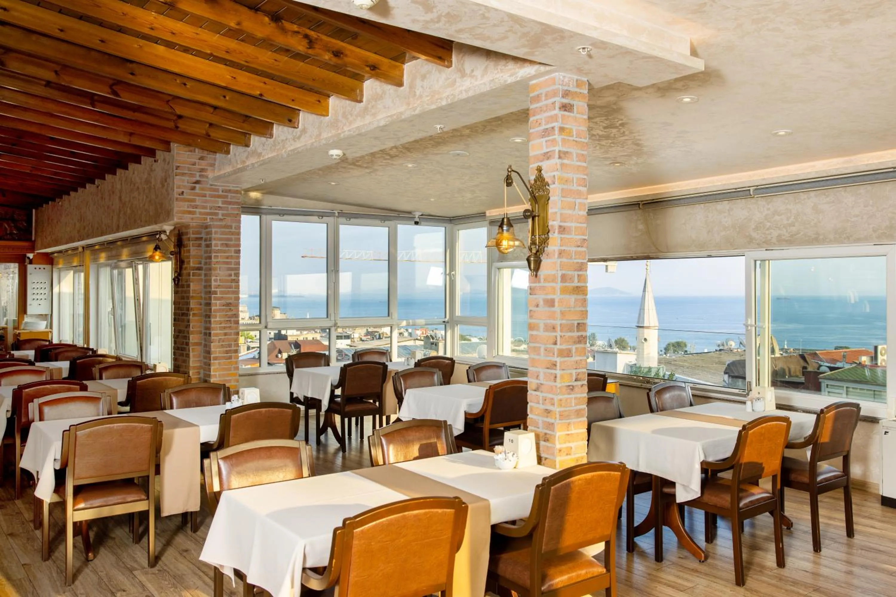 Restaurant/places to eat in Baron Hotel & Spa