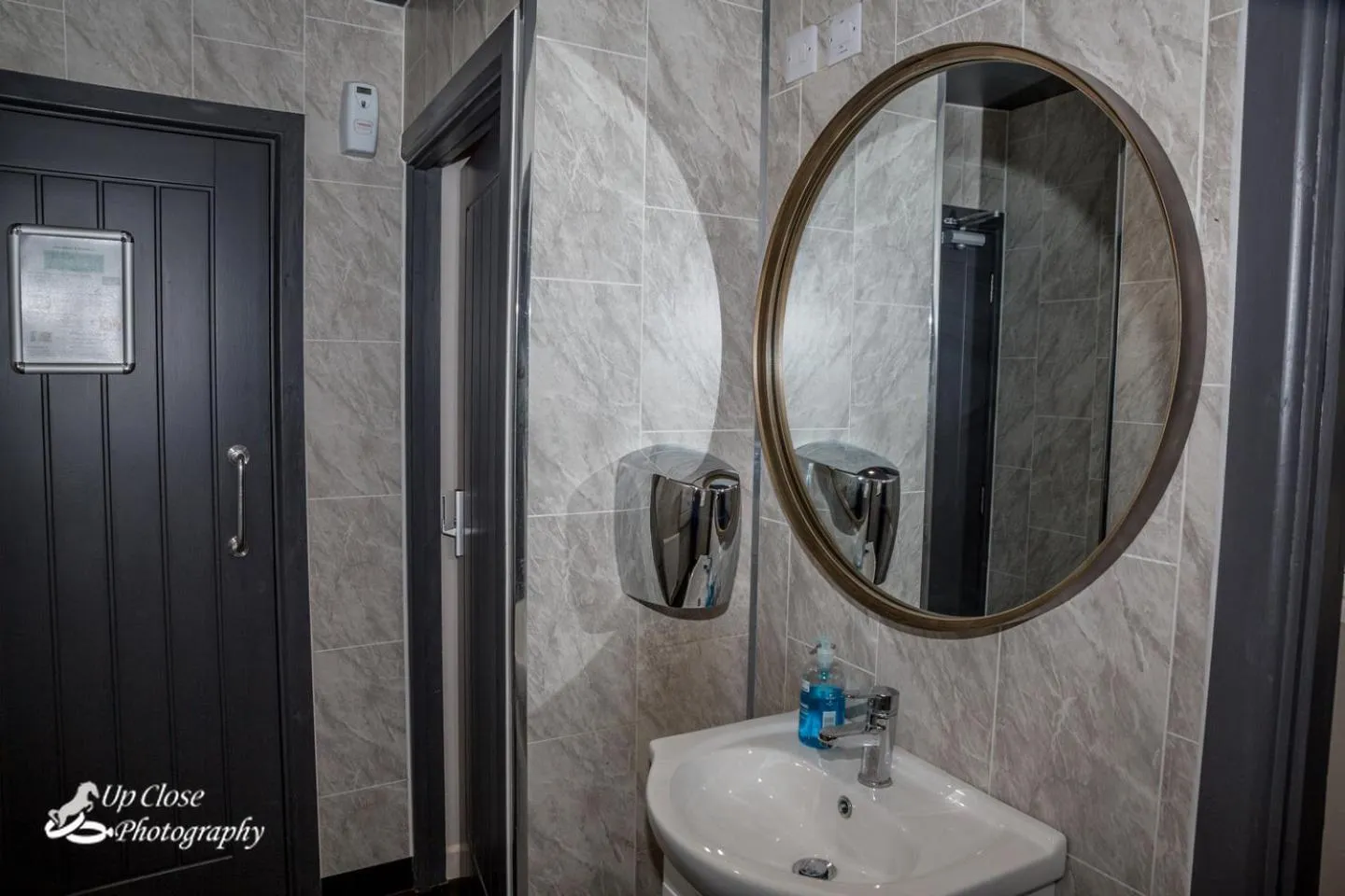 Toilet in The Farmers Boy Inn Guest House