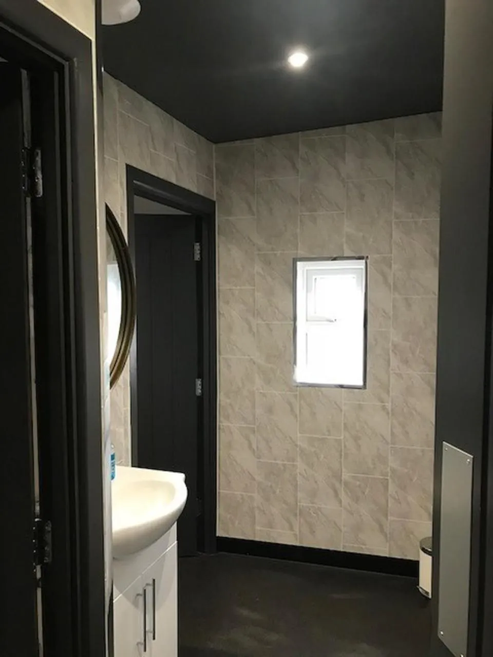 Bathroom in The Farmers Boy Inn Guest House