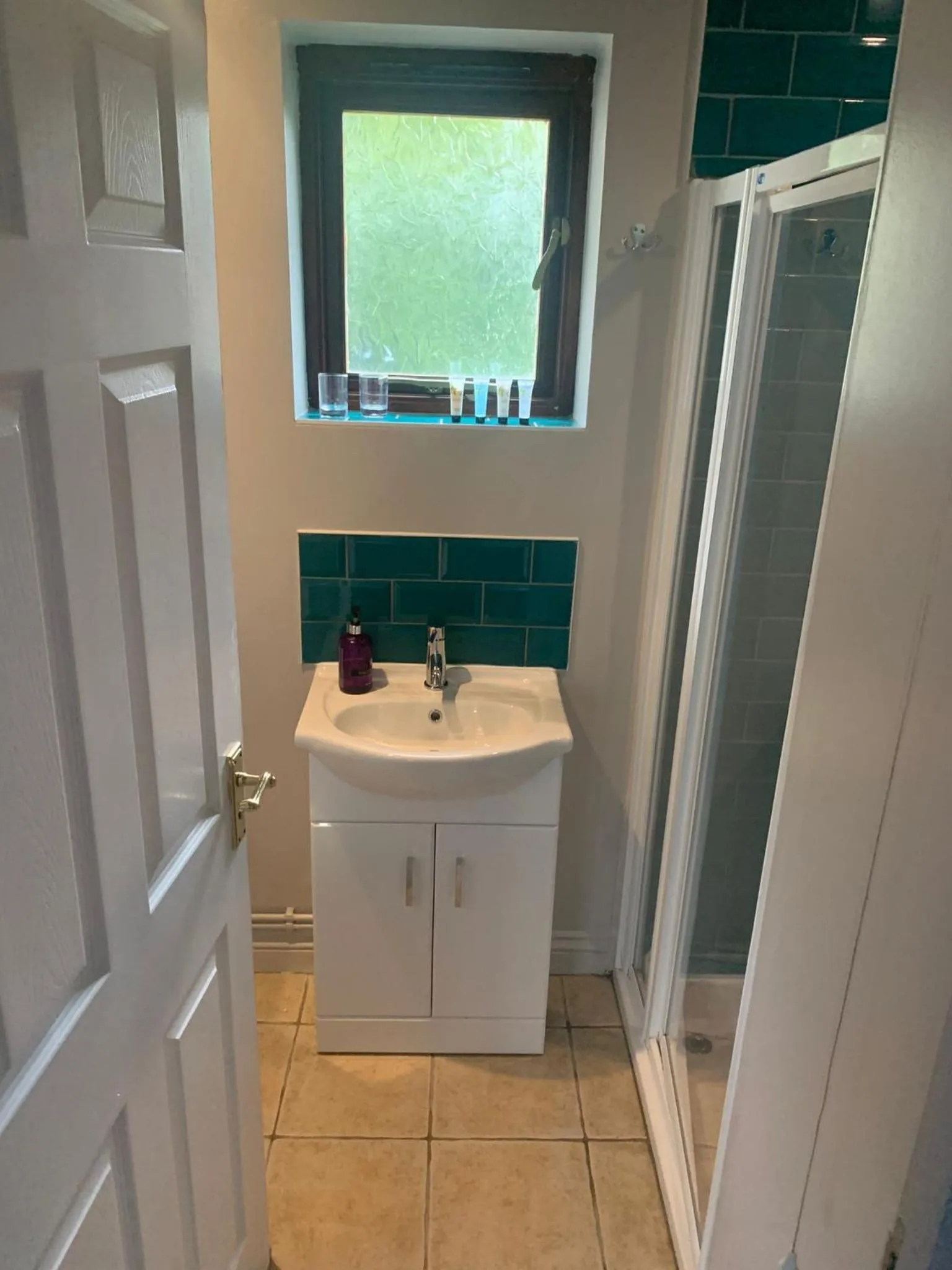 Bathroom in The Farmers Boy Inn Guest House