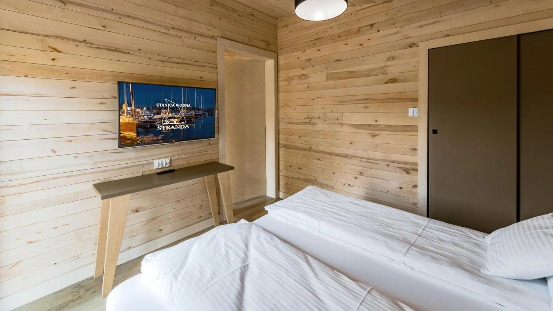 Bedroom, Bed in Stranda