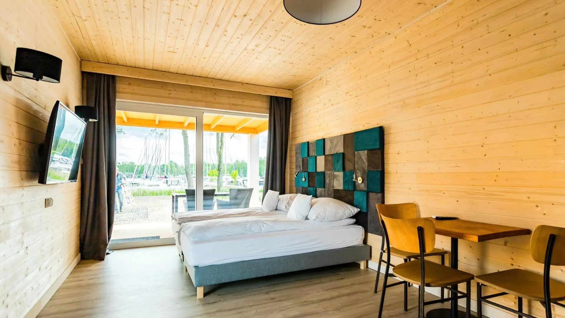 Photo of the whole room, Bed in Stranda