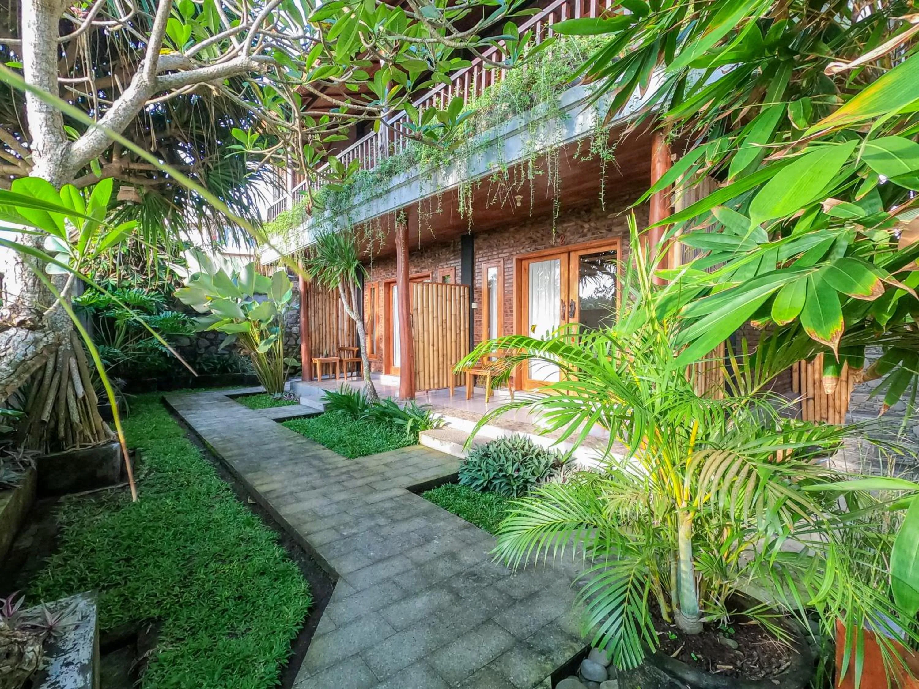 Garden in West Break Bali - Medewi