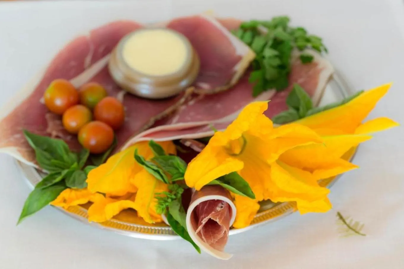 Restaurant/places to eat in Chambres d'hotes Les Clarines