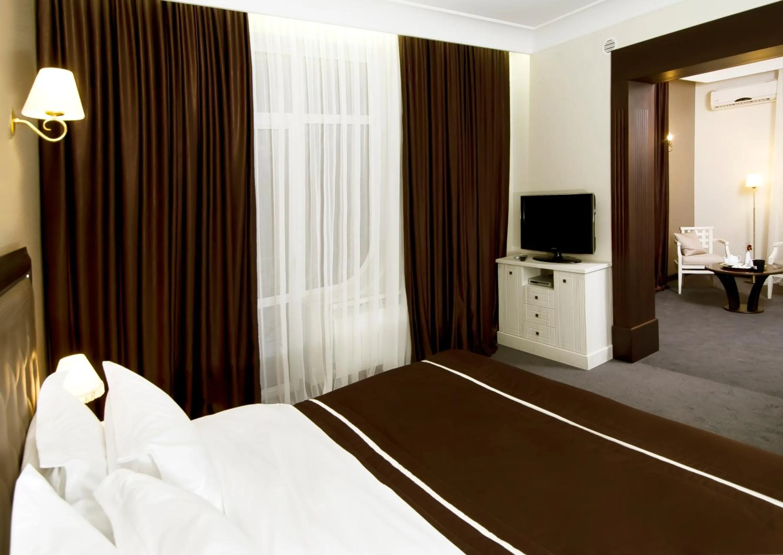 Bed in Villa Rossa Hotel