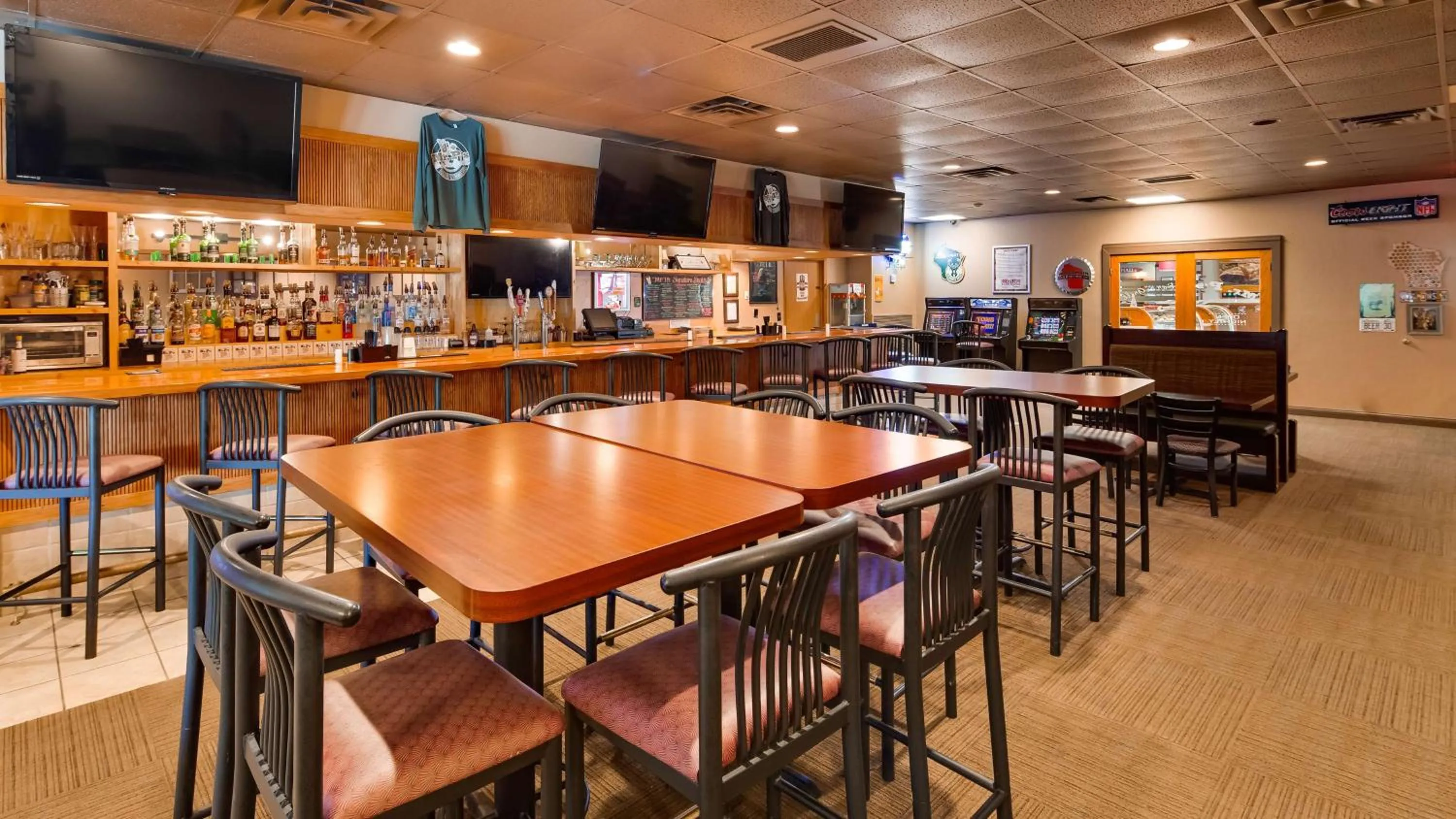 Lounge or bar in Best Western Tomah Hotel