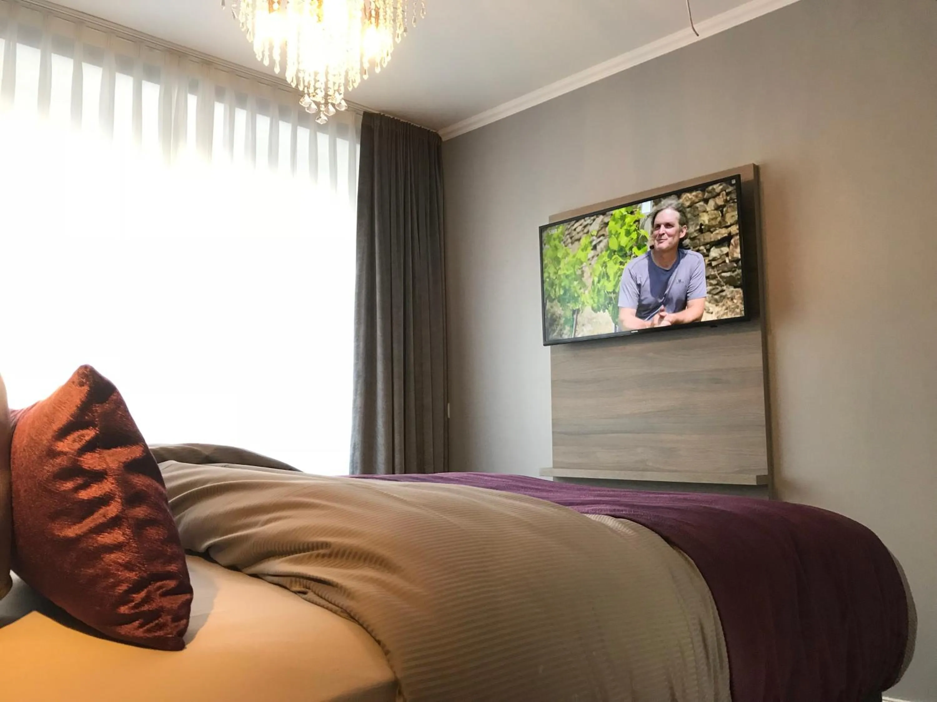 Bed in Apartmenthaus Burgenheimat in Rhens bei Koblenz