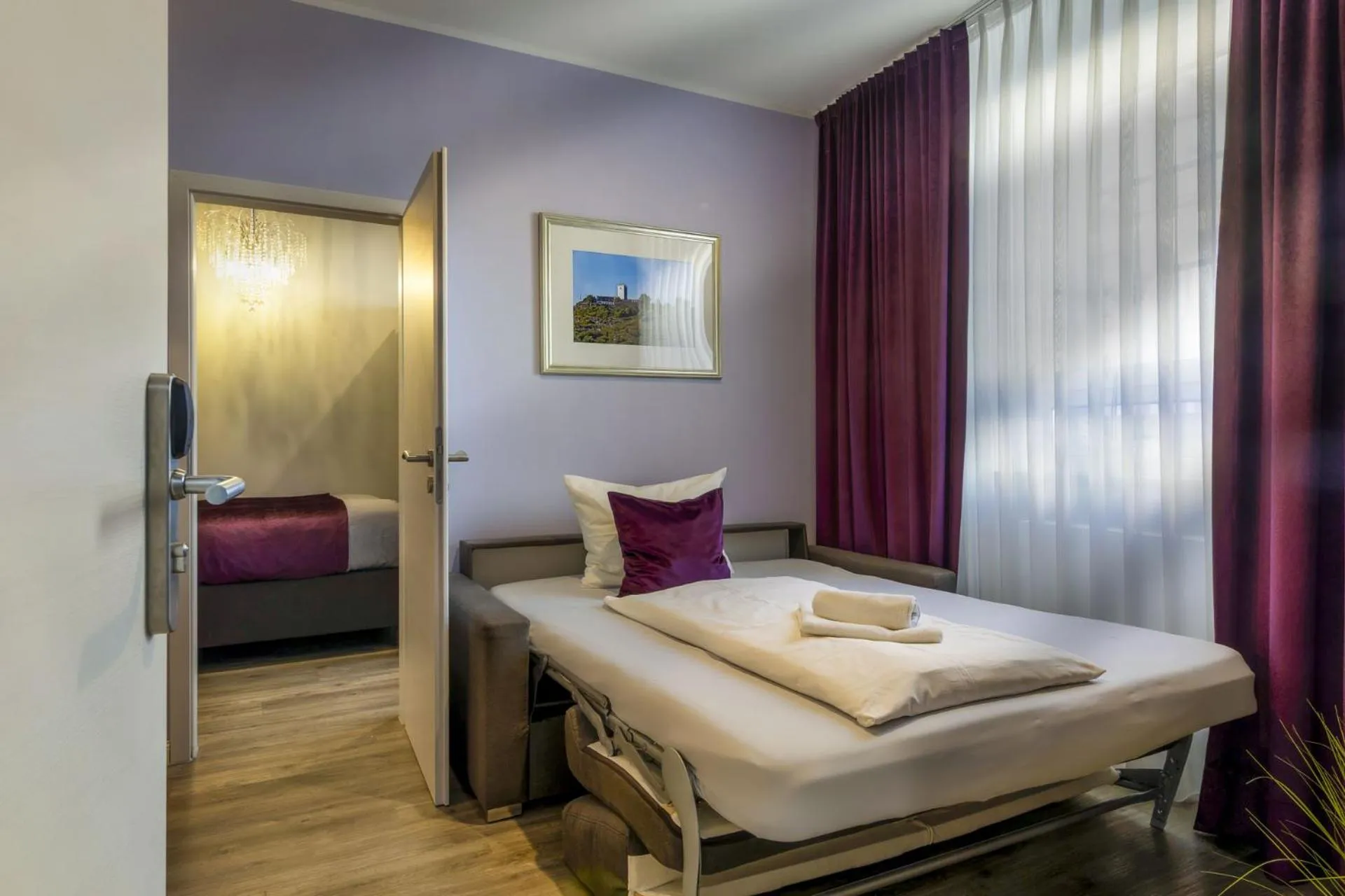 Bed in Apartmenthaus Burgenheimat in Rhens bei Koblenz