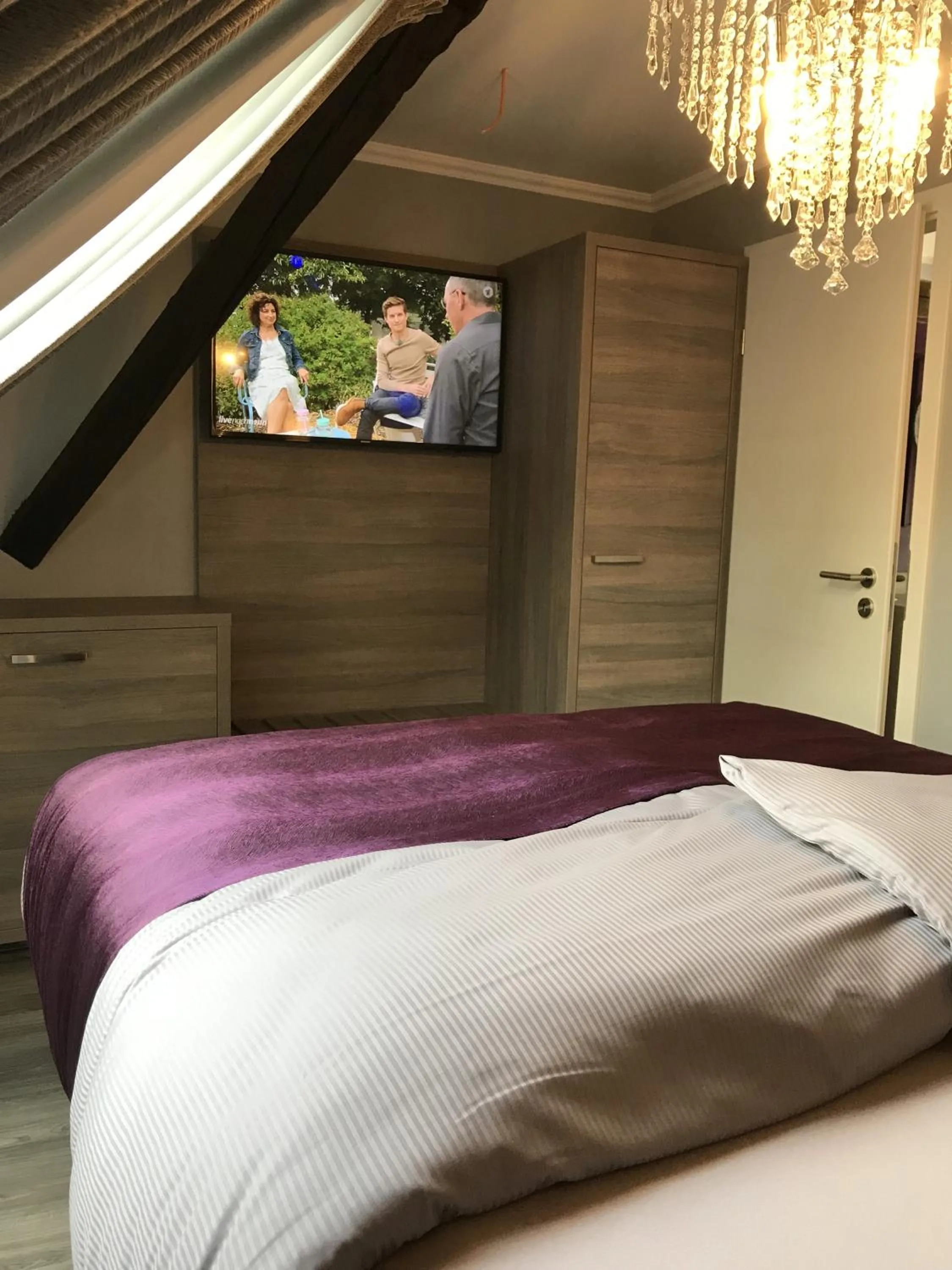 Bed in Apartmenthaus Burgenheimat in Rhens bei Koblenz