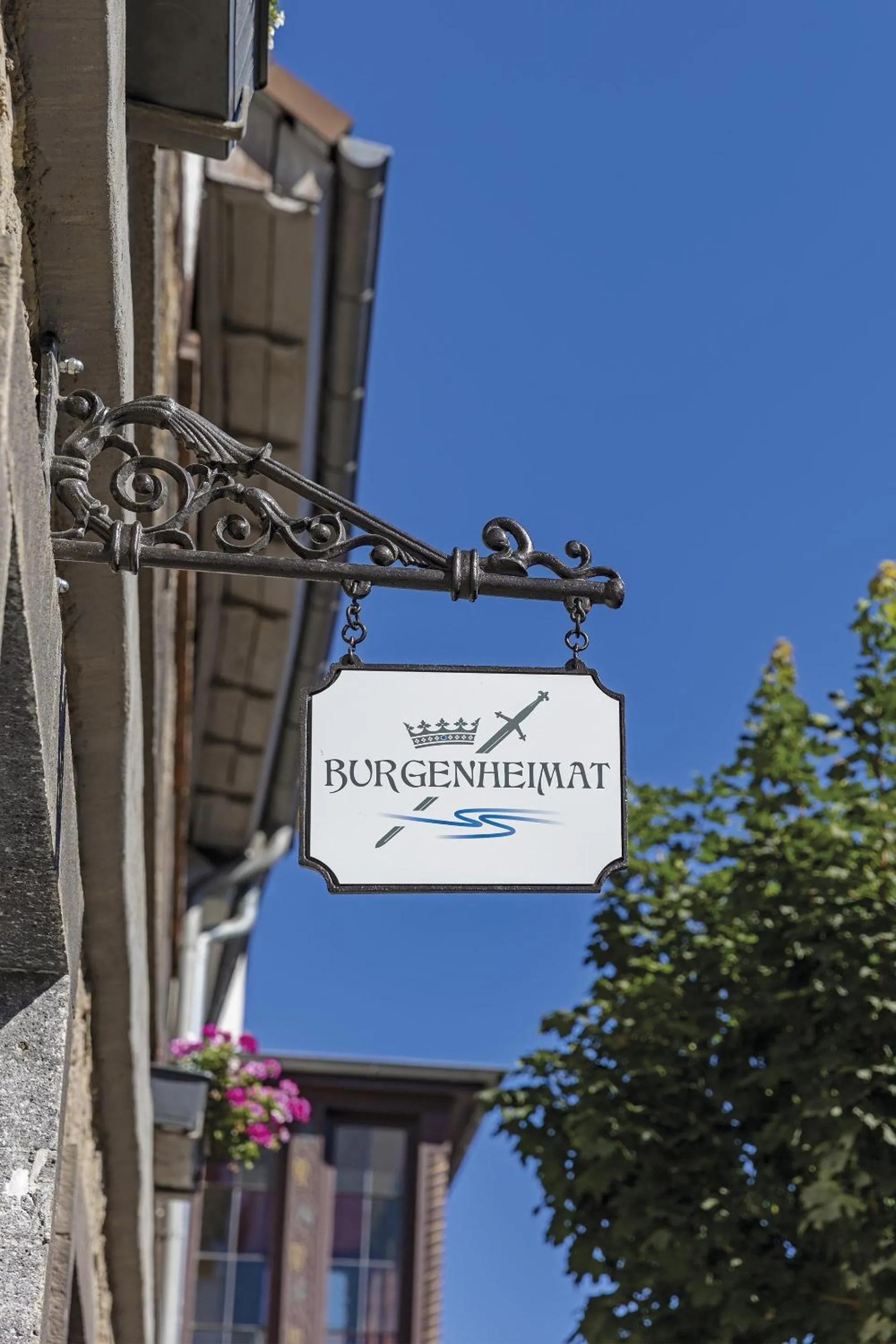 Property logo or sign in Apartmenthaus Burgenheimat in Rhens bei Koblenz
