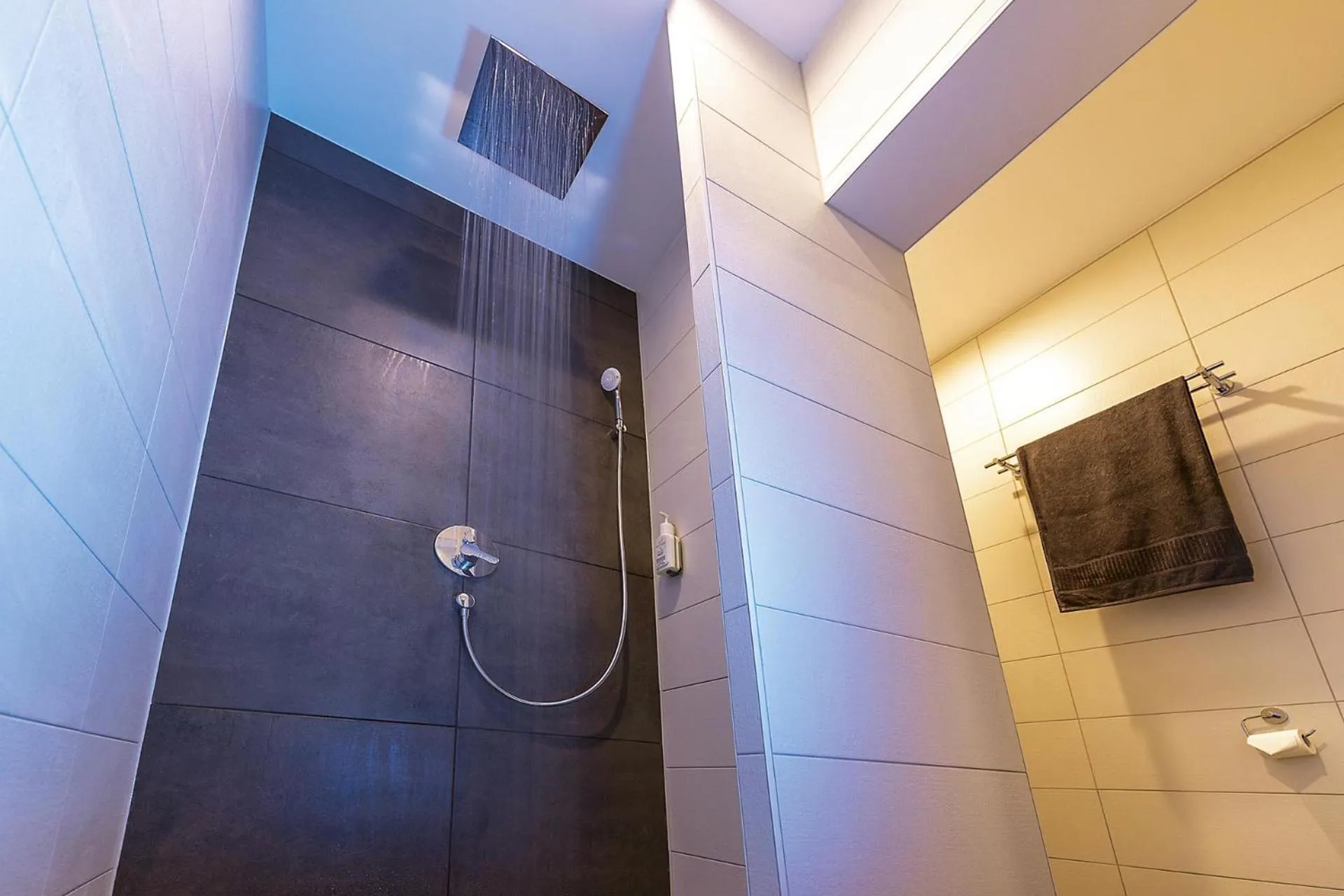 Shower in Apartmenthaus Burgenheimat in Rhens bei Koblenz