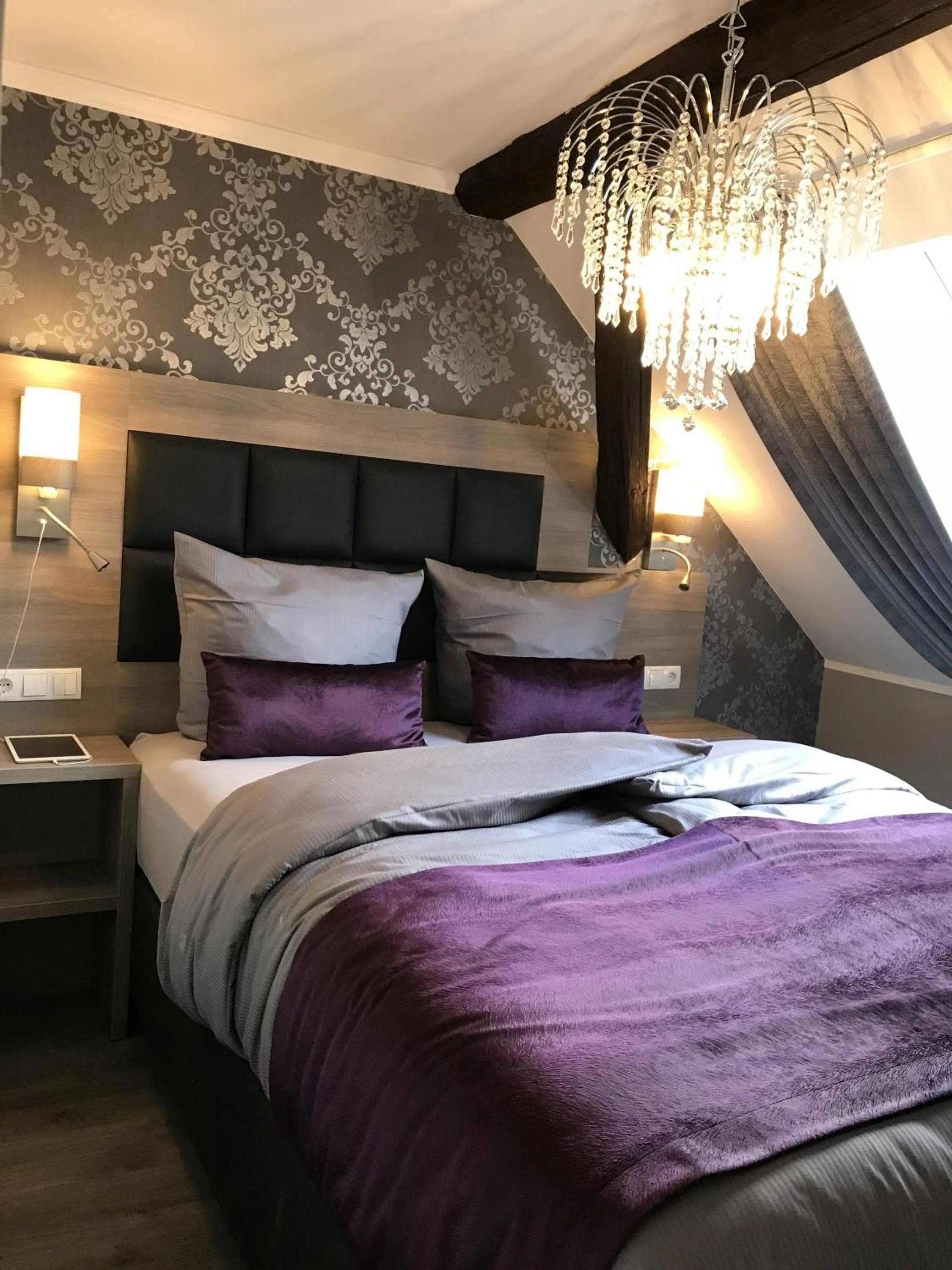 Bed in Apartmenthaus Burgenheimat in Rhens bei Koblenz