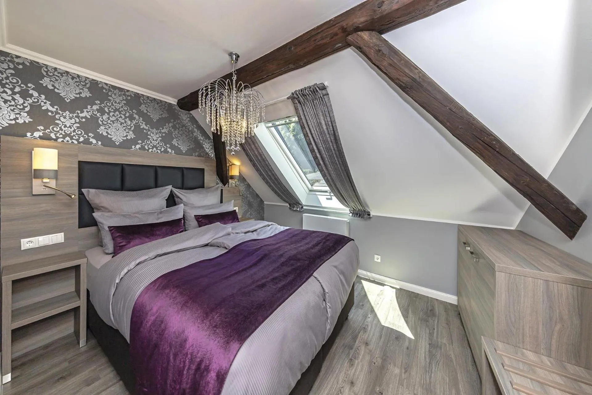 Bed in Apartmenthaus Burgenheimat in Rhens bei Koblenz