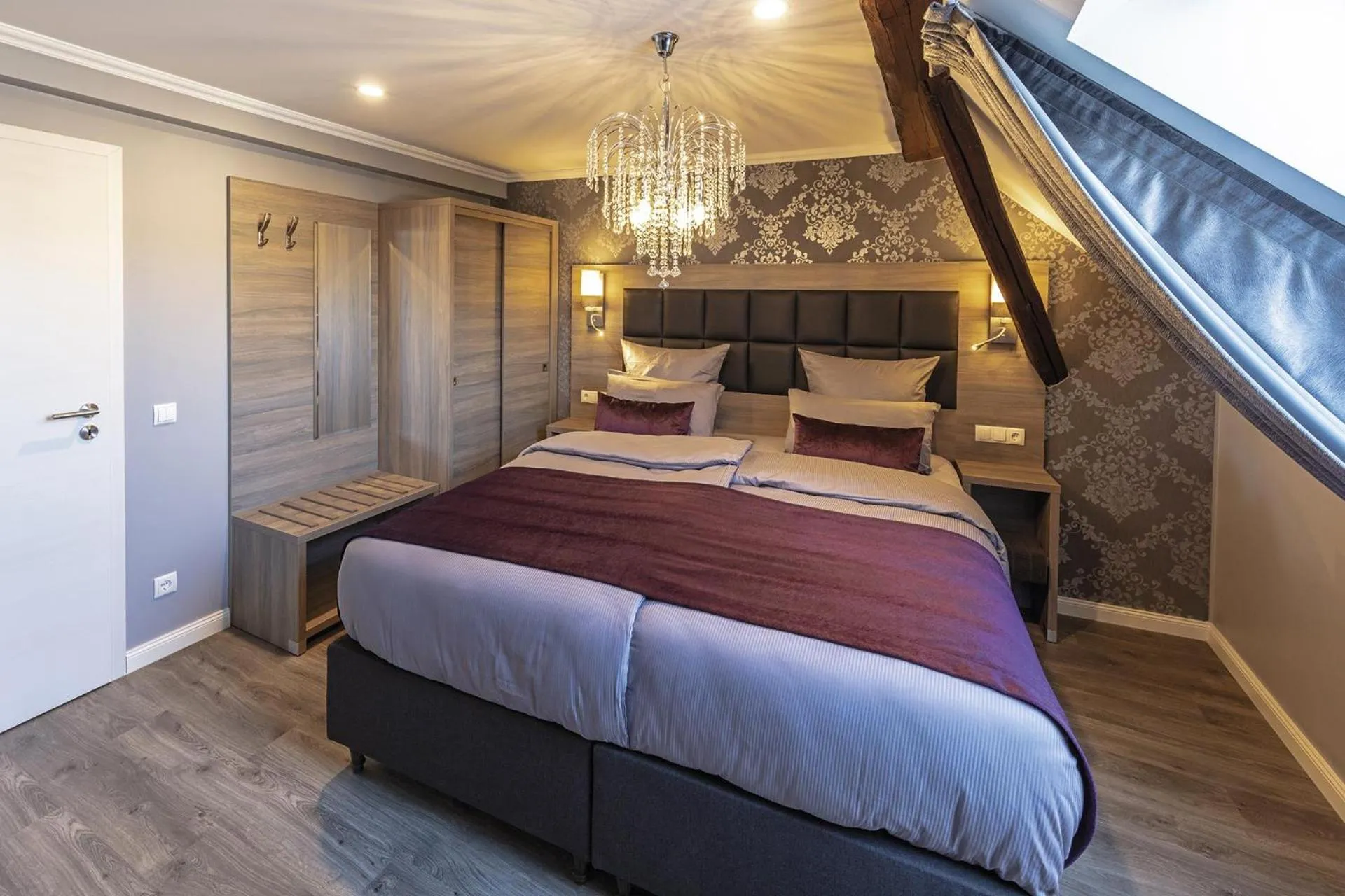 Bed in Apartmenthaus Burgenheimat in Rhens bei Koblenz