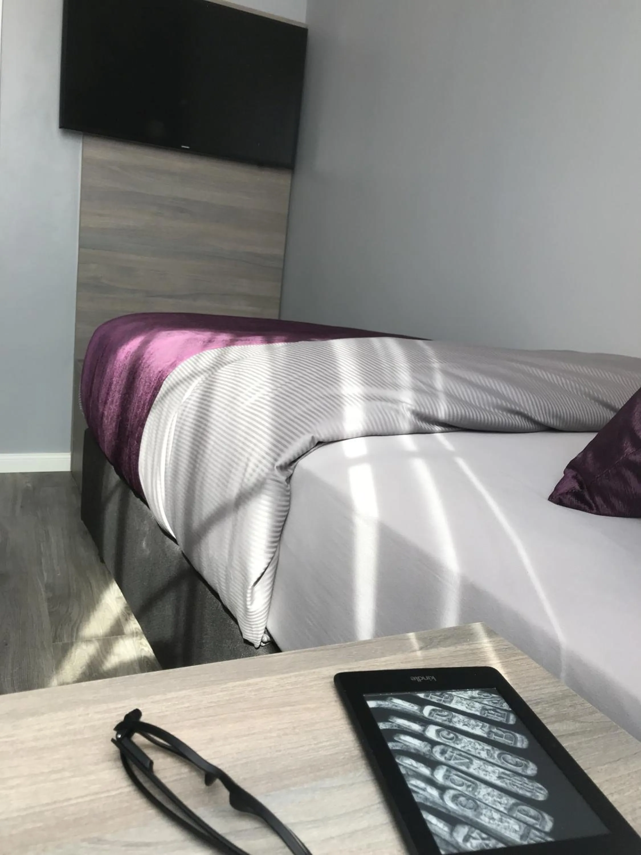 Bed in Apartmenthaus Burgenheimat in Rhens bei Koblenz