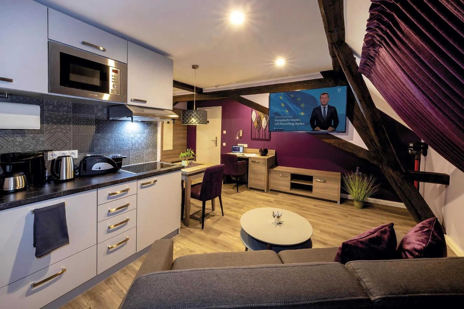 TV and multimedia in Apartmenthaus Burgenheimat in Rhens bei Koblenz