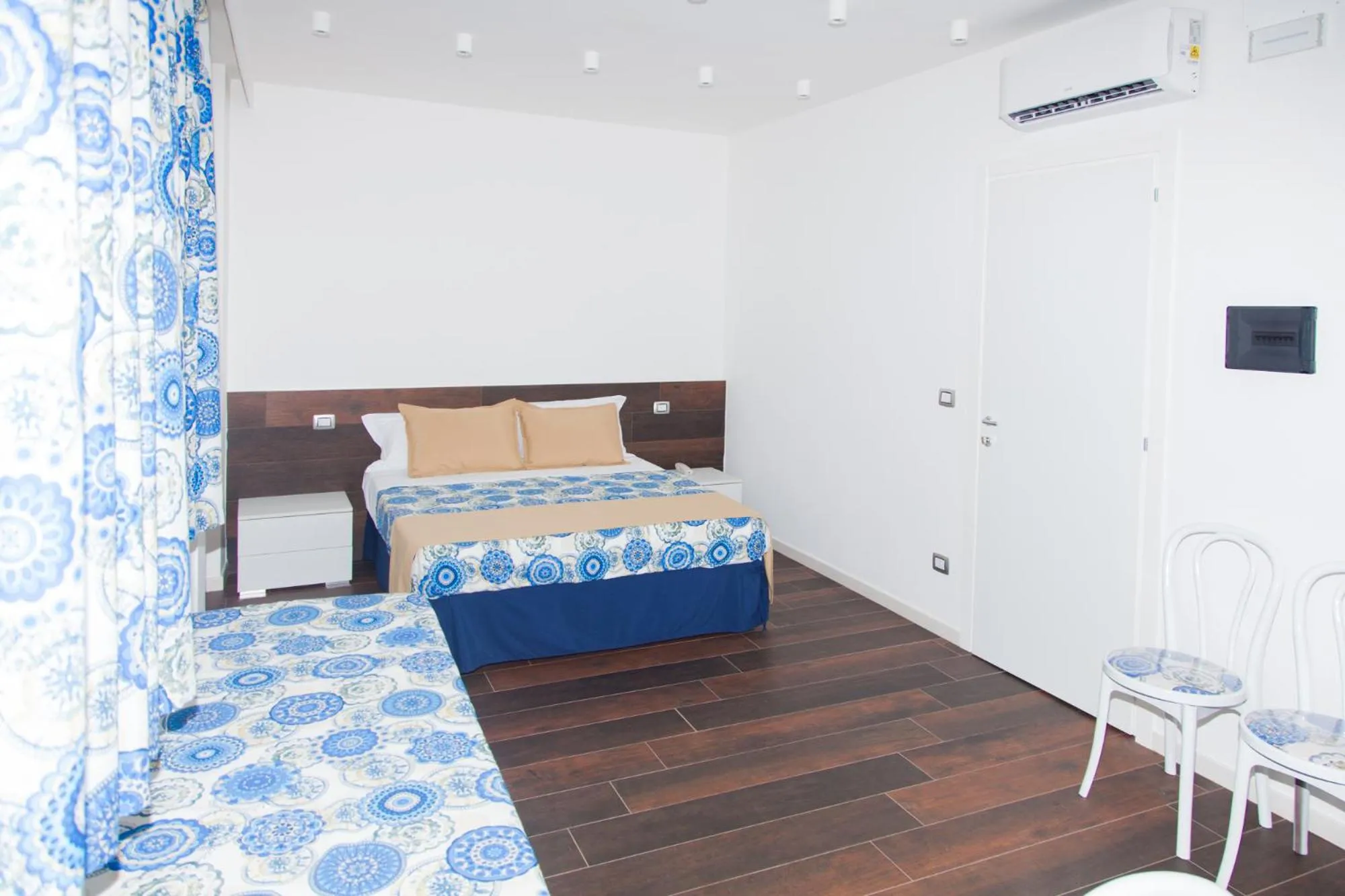 Shower, Bed in Casa Restino