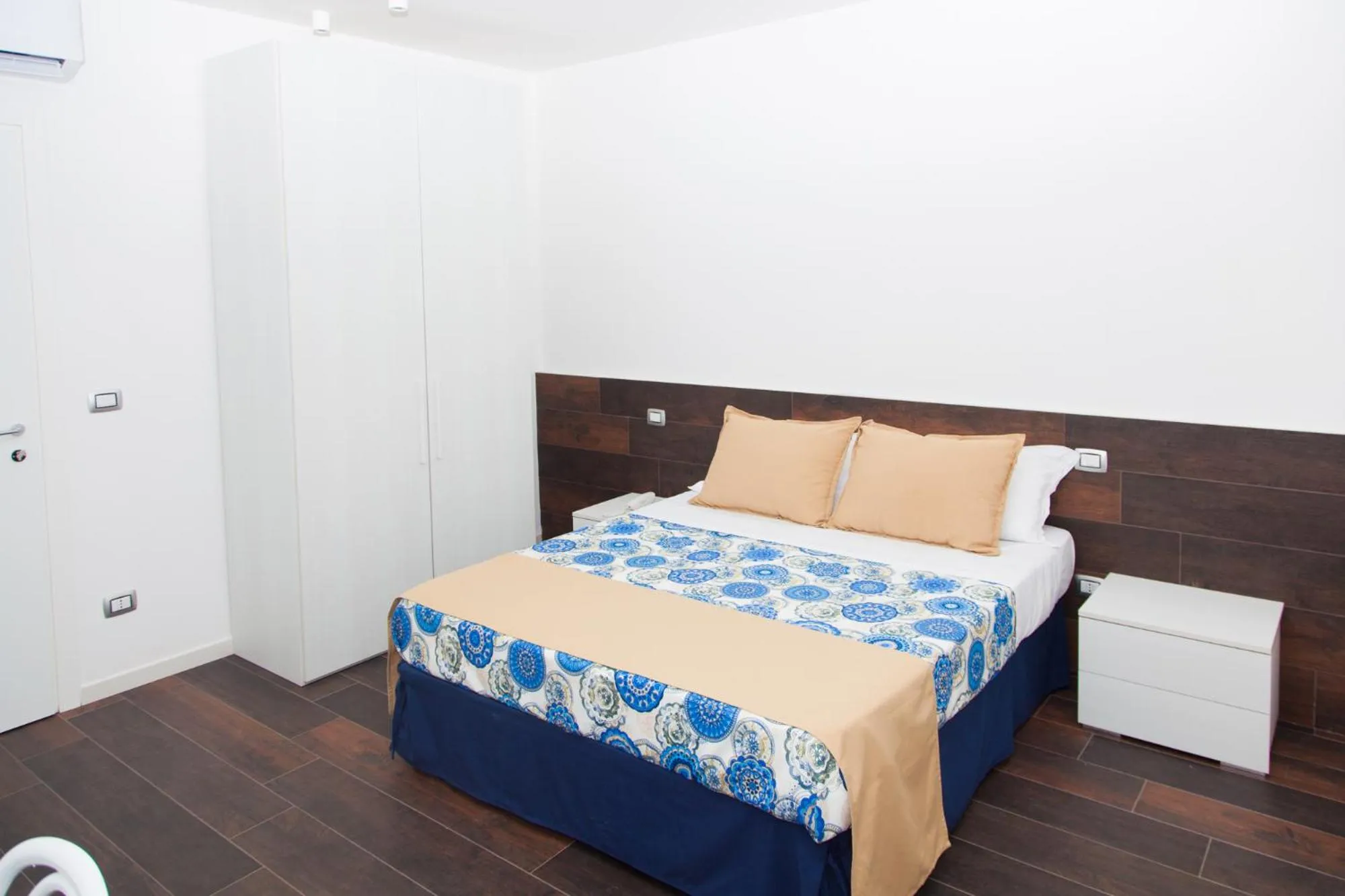 Shower, Bed in Casa Restino