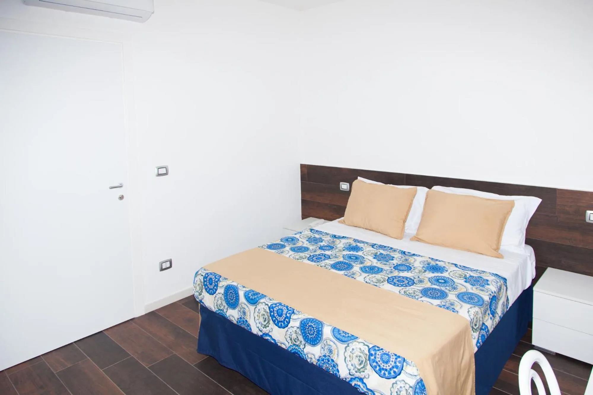 Shower, Bed in Casa Restino