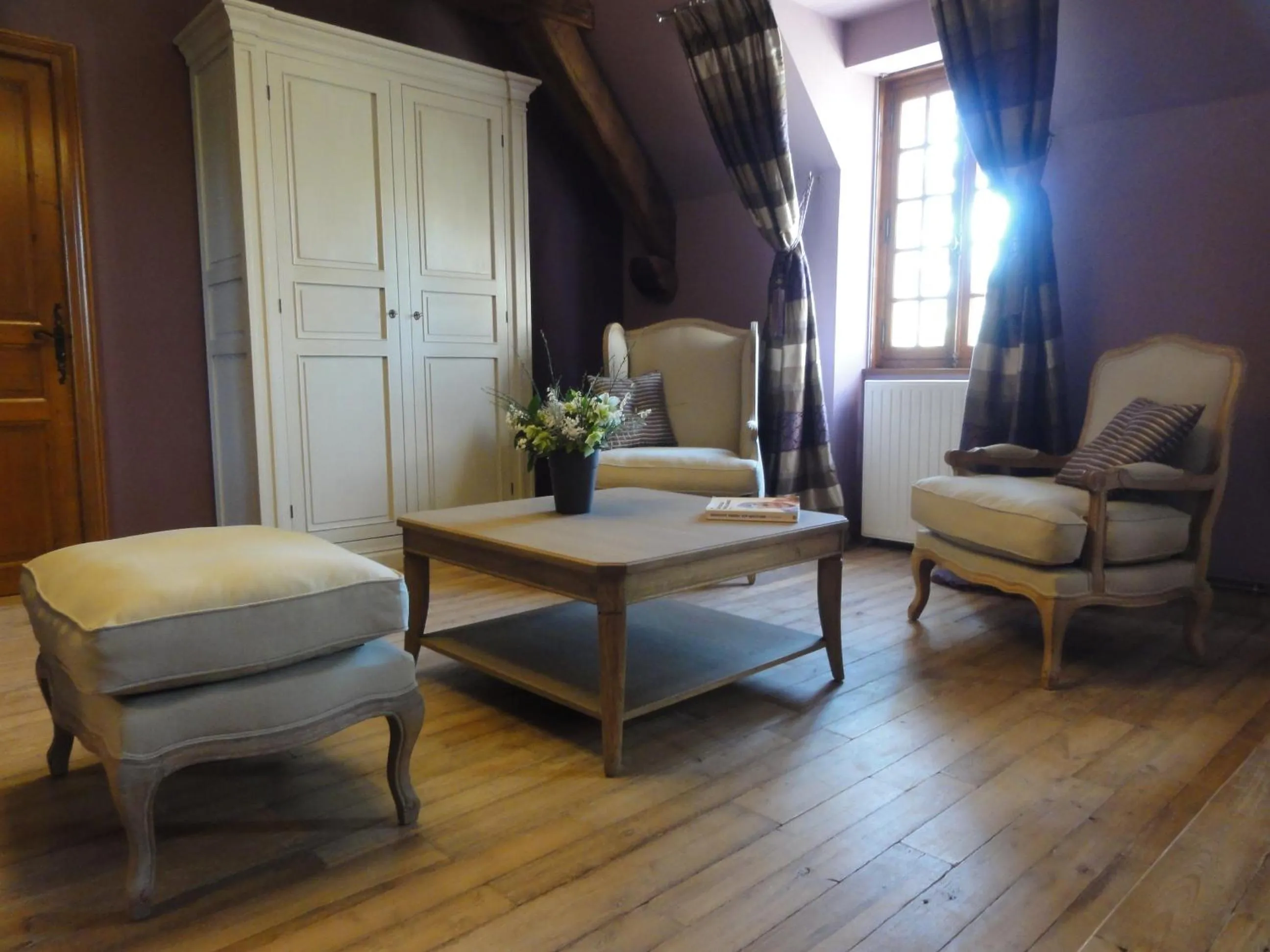 Seating area in Le Manoir des Tuileries
