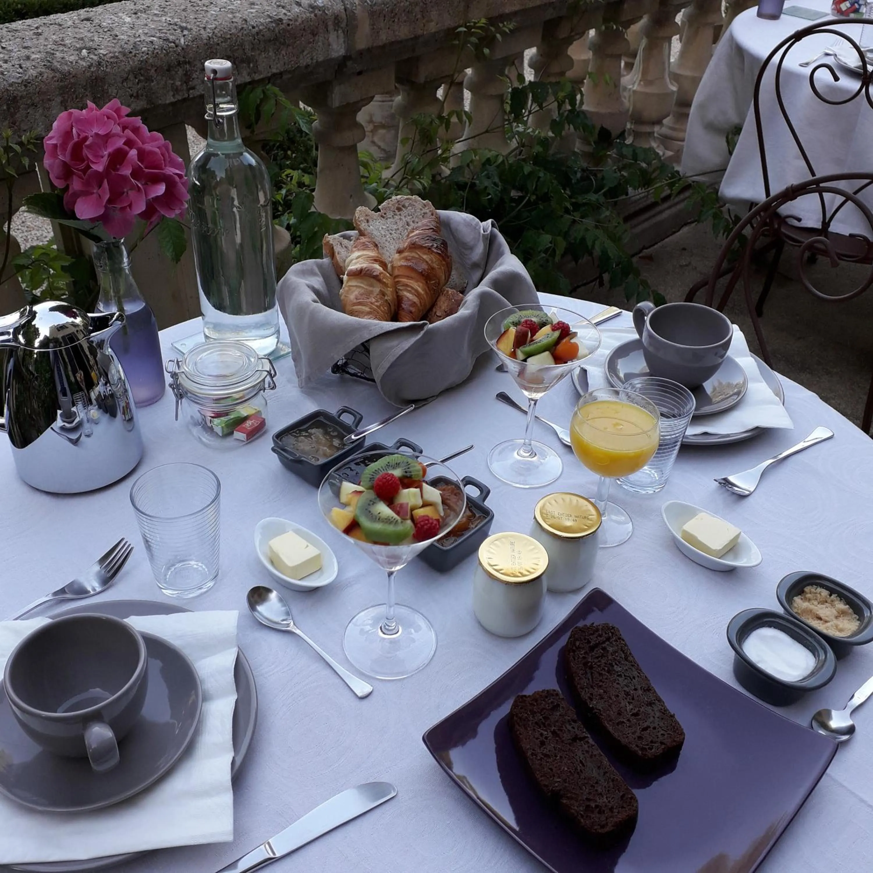 Breakfast in Le Manoir des Tuileries