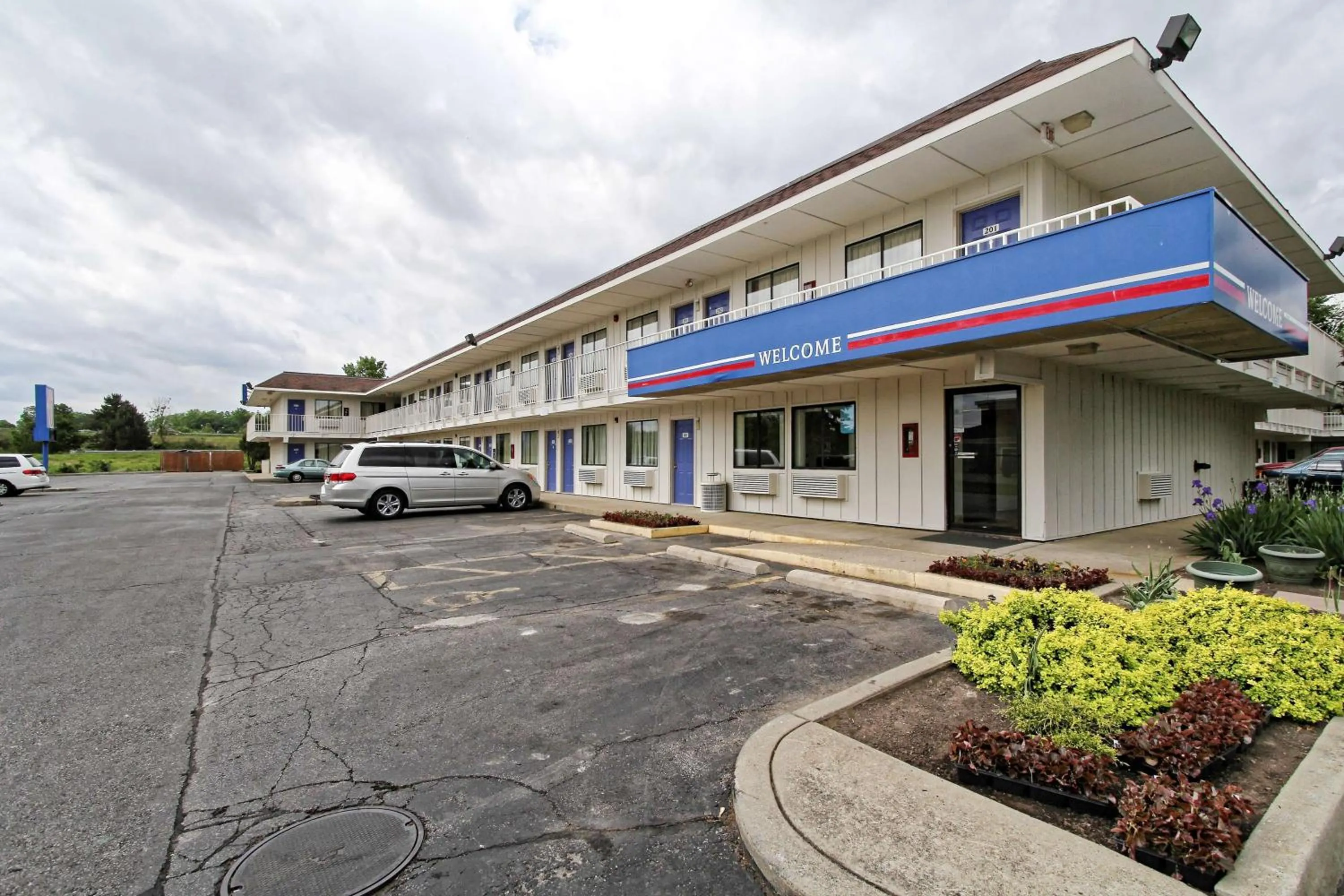 Property building in Motel 6-Amherst, OH - Cleveland West - Lorain