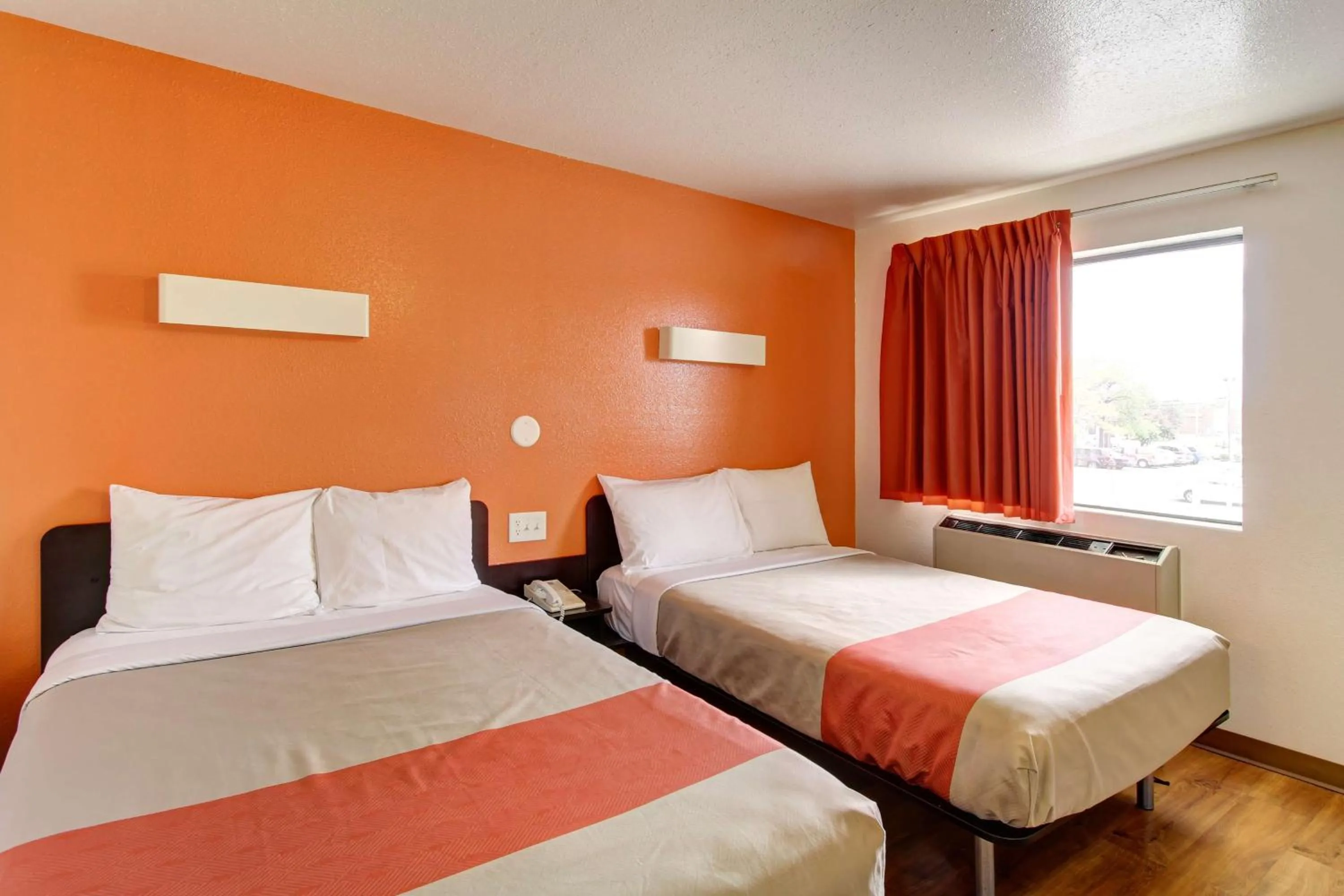 Photo of the whole room, Bed in Motel 6-Amherst, OH - Cleveland West - Lorain