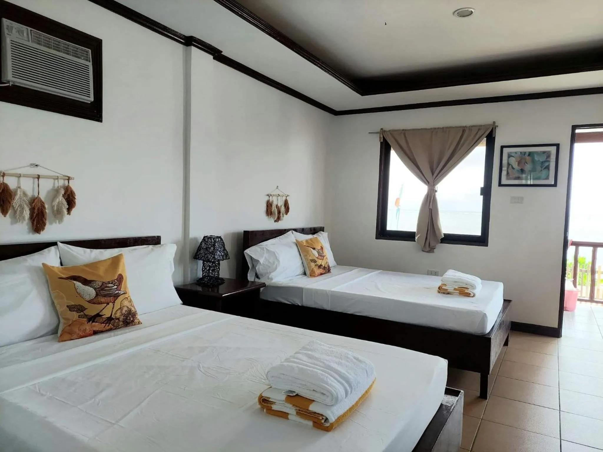 Superior Beachfront Bungalow in DaRosa Del Mar