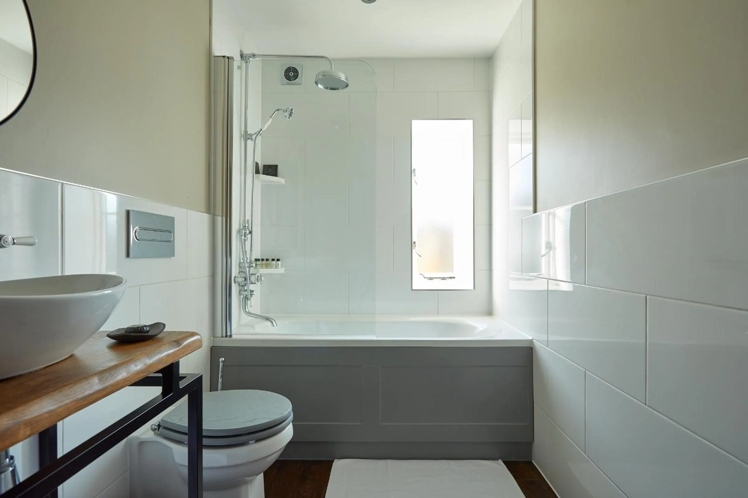 Bathroom in The Angel Inn, Stoke-by-Nayland