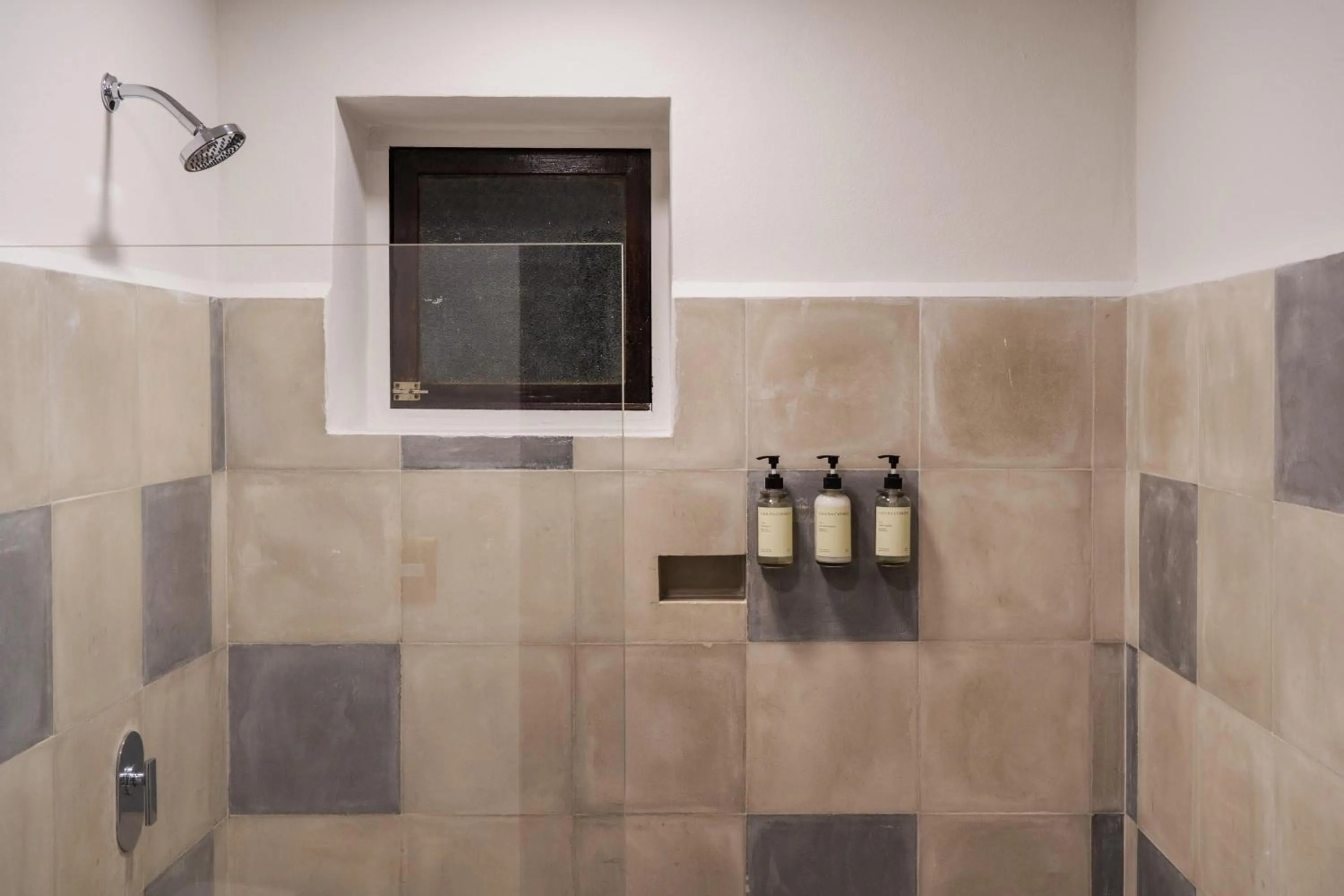 Shower in Sombra del Agua