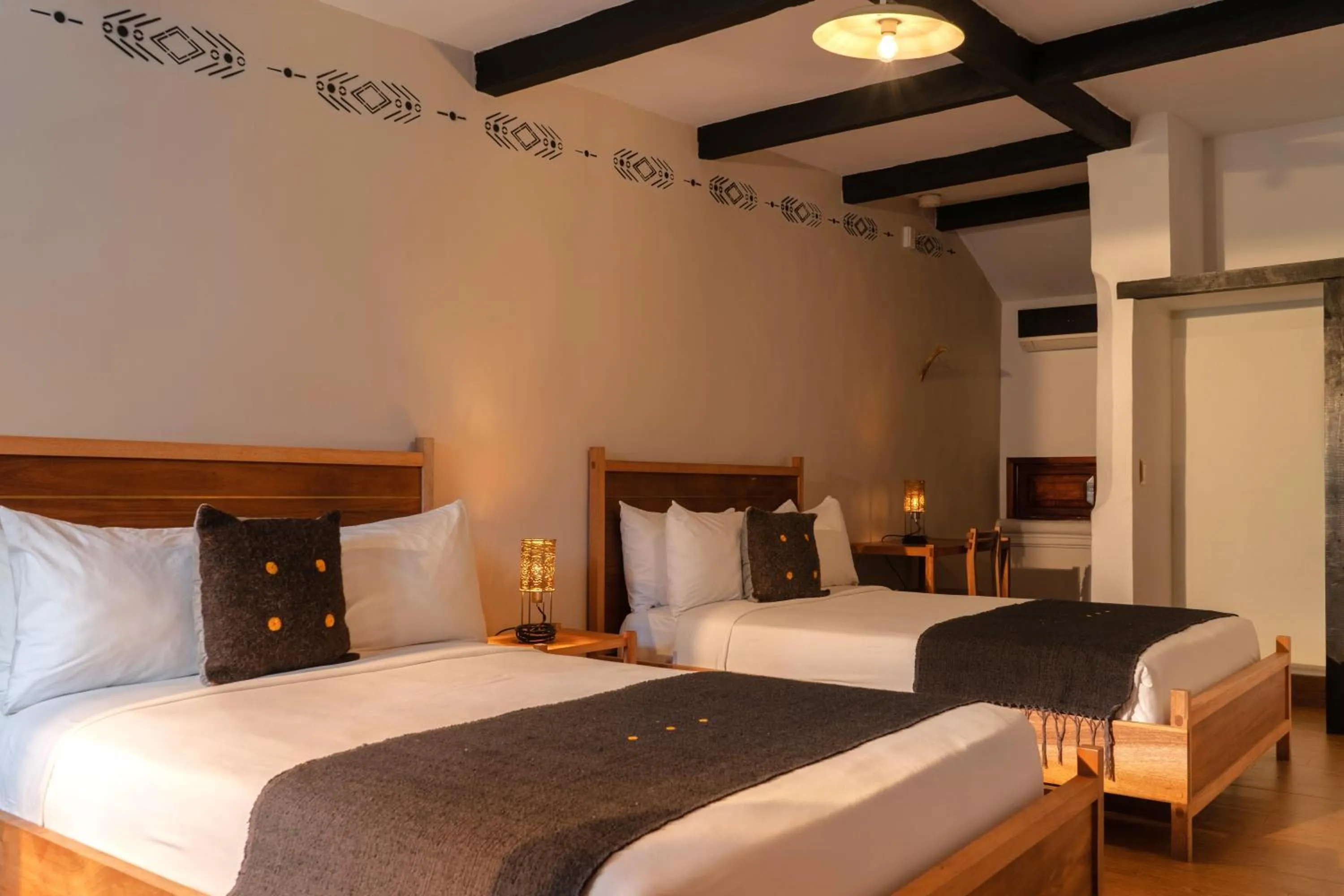 Photo of the whole room, Bed in Sombra del Agua