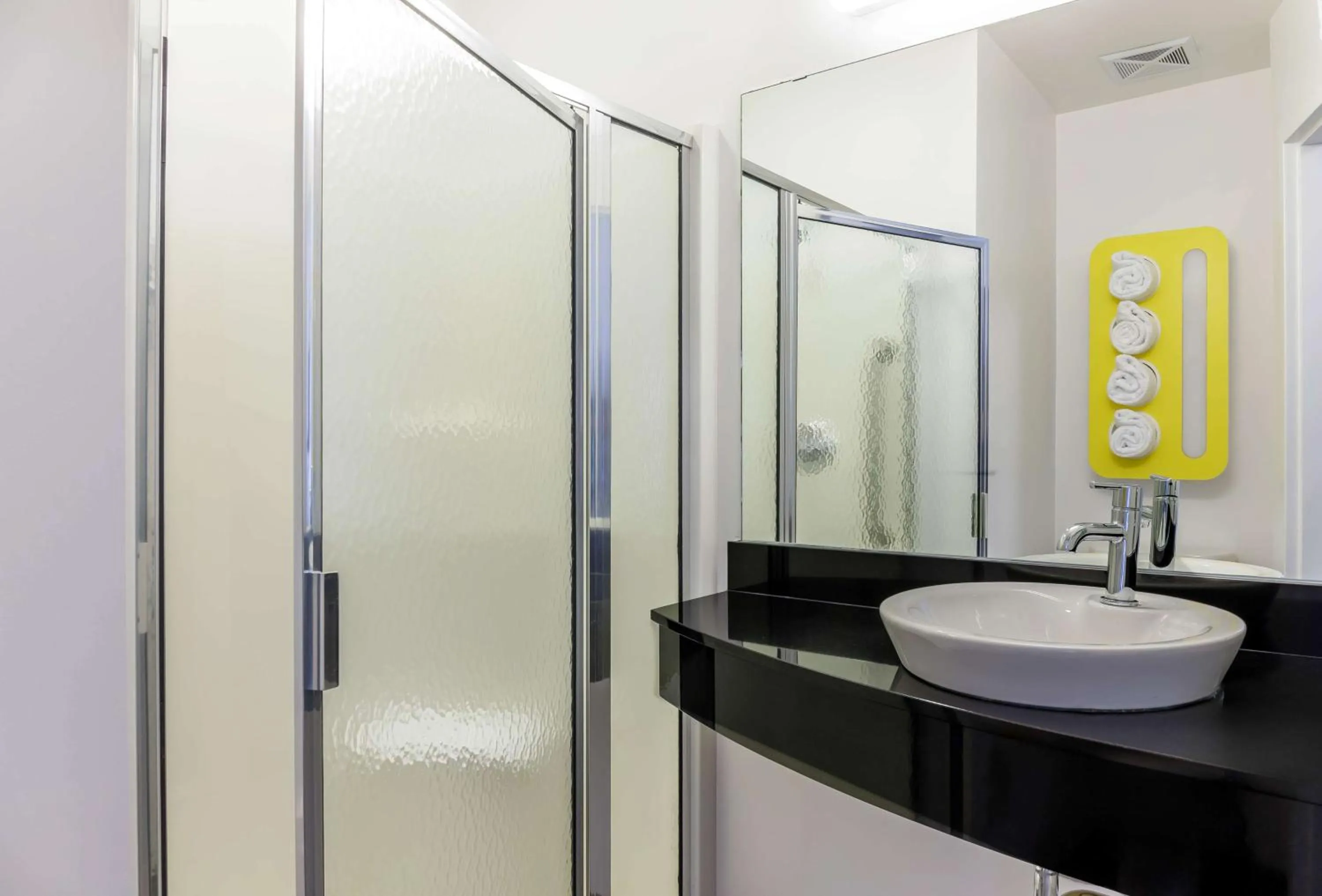 Bathroom in Motel 6-Headingley, MB - Winnipeg West