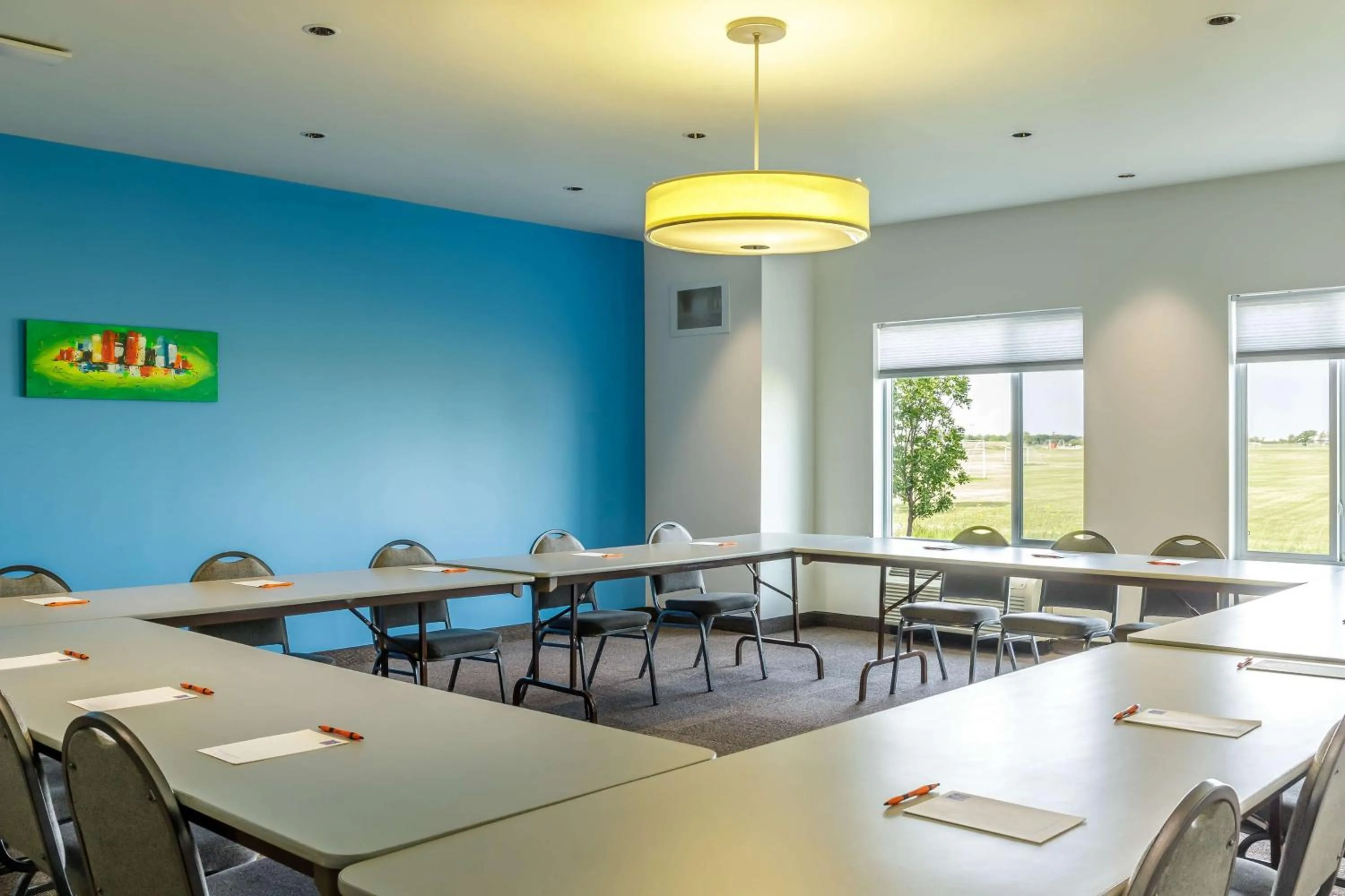 Property building in Motel 6-Headingley, MB - Winnipeg West