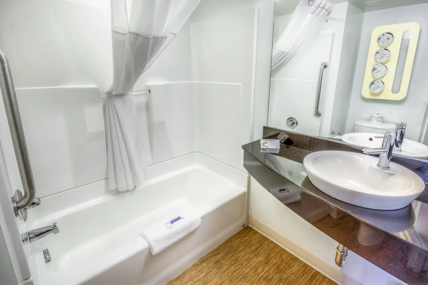 Bathroom in Motel 6-Headingley, MB - Winnipeg West