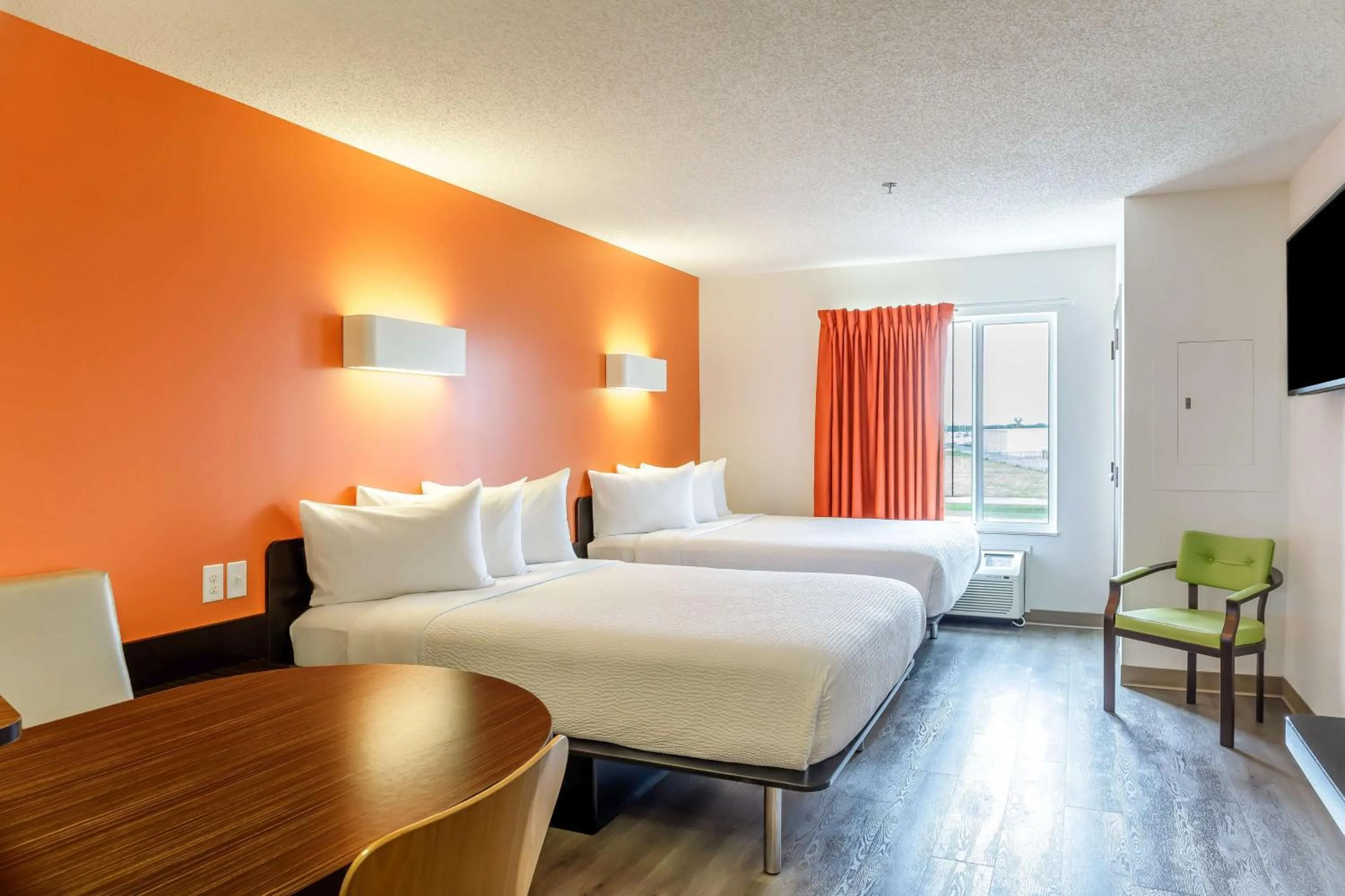 Bedroom, Bed in Motel 6-Headingley, MB - Winnipeg West