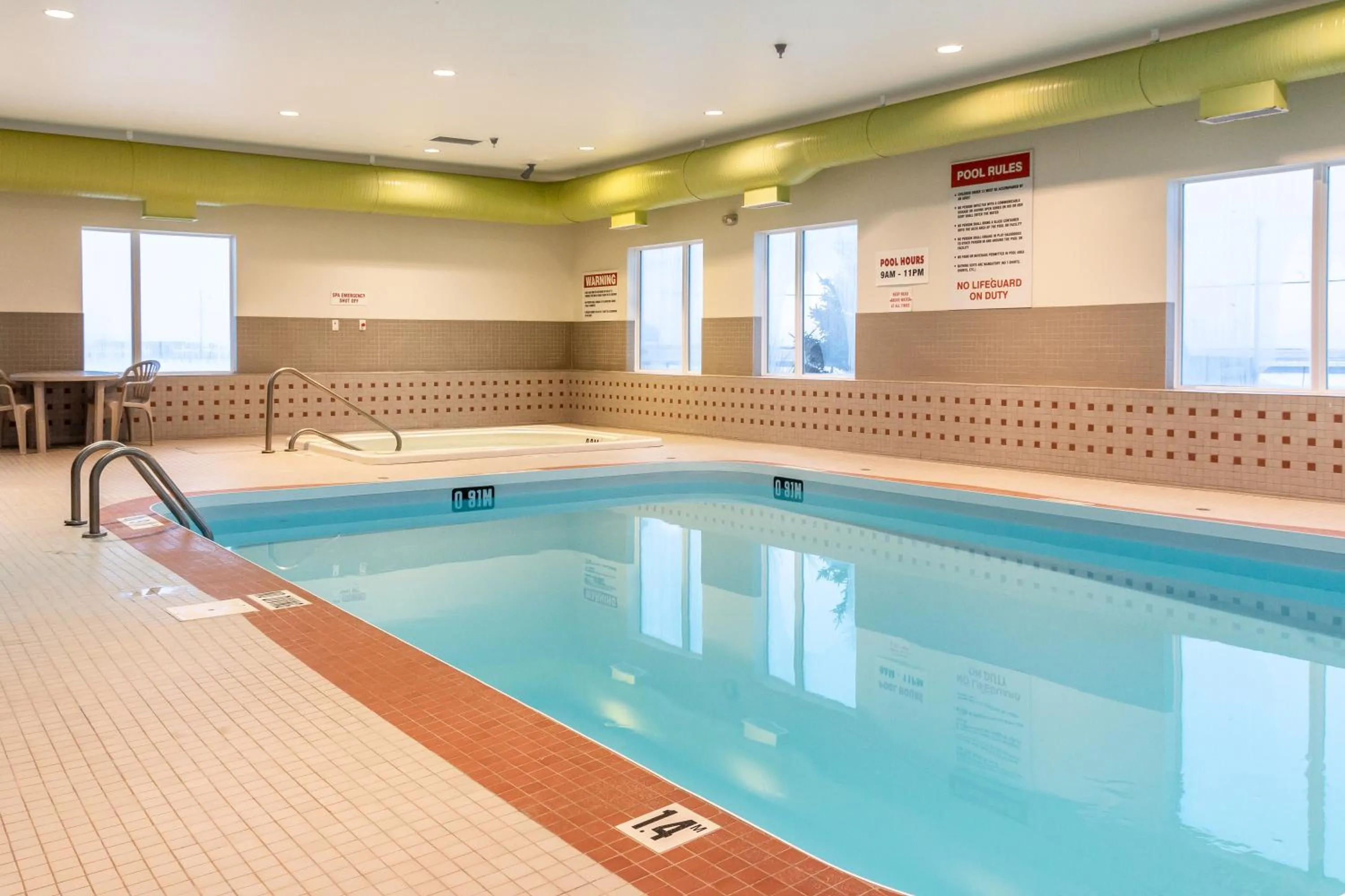 Swimming pool in Motel 6-Headingley, MB - Winnipeg West