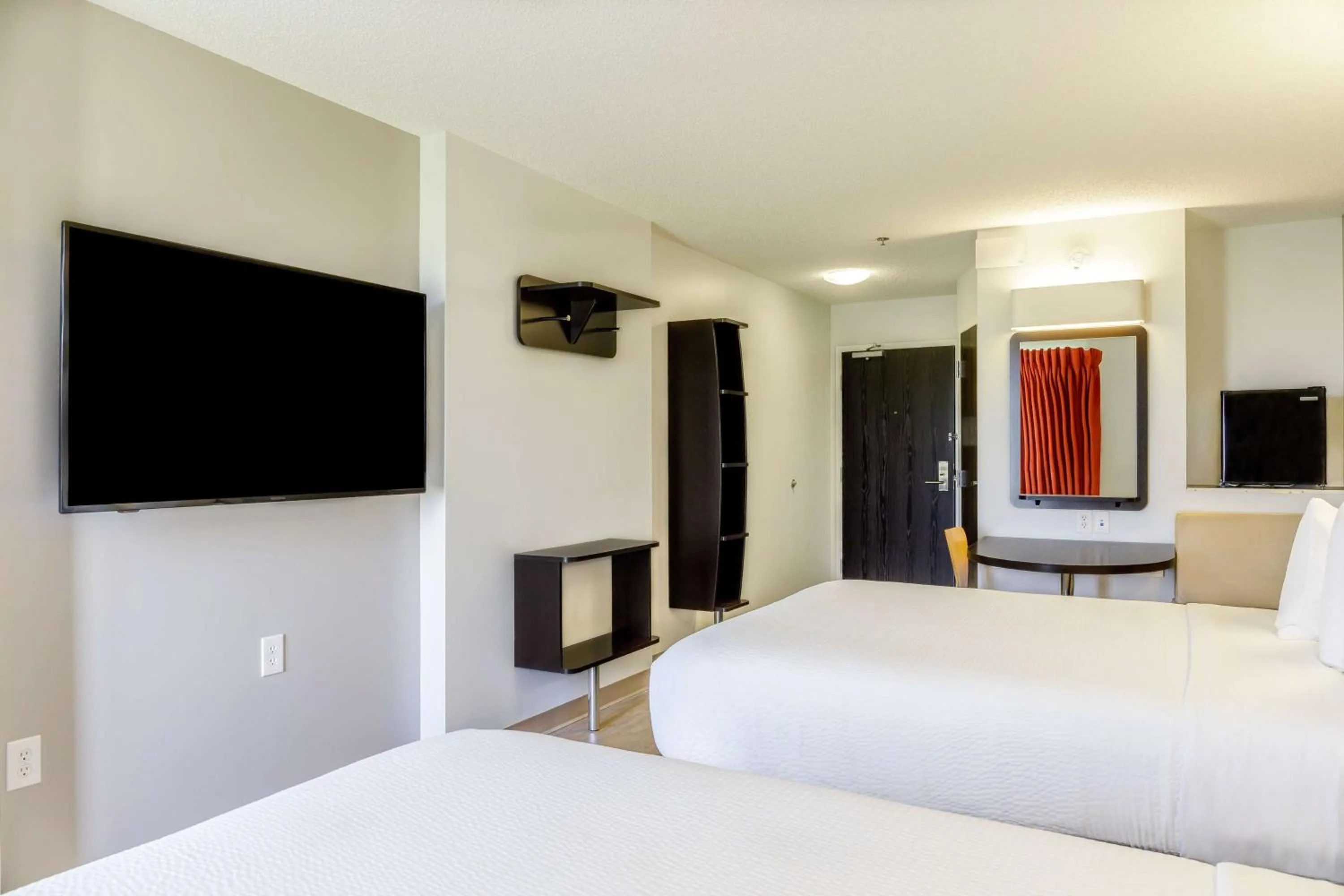 Bedroom, Bed in Motel 6-Headingley, MB - Winnipeg West