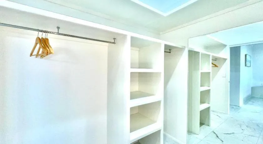 wardrobe, Bed in Hinchinbrook Resorts Management Pty Ltd