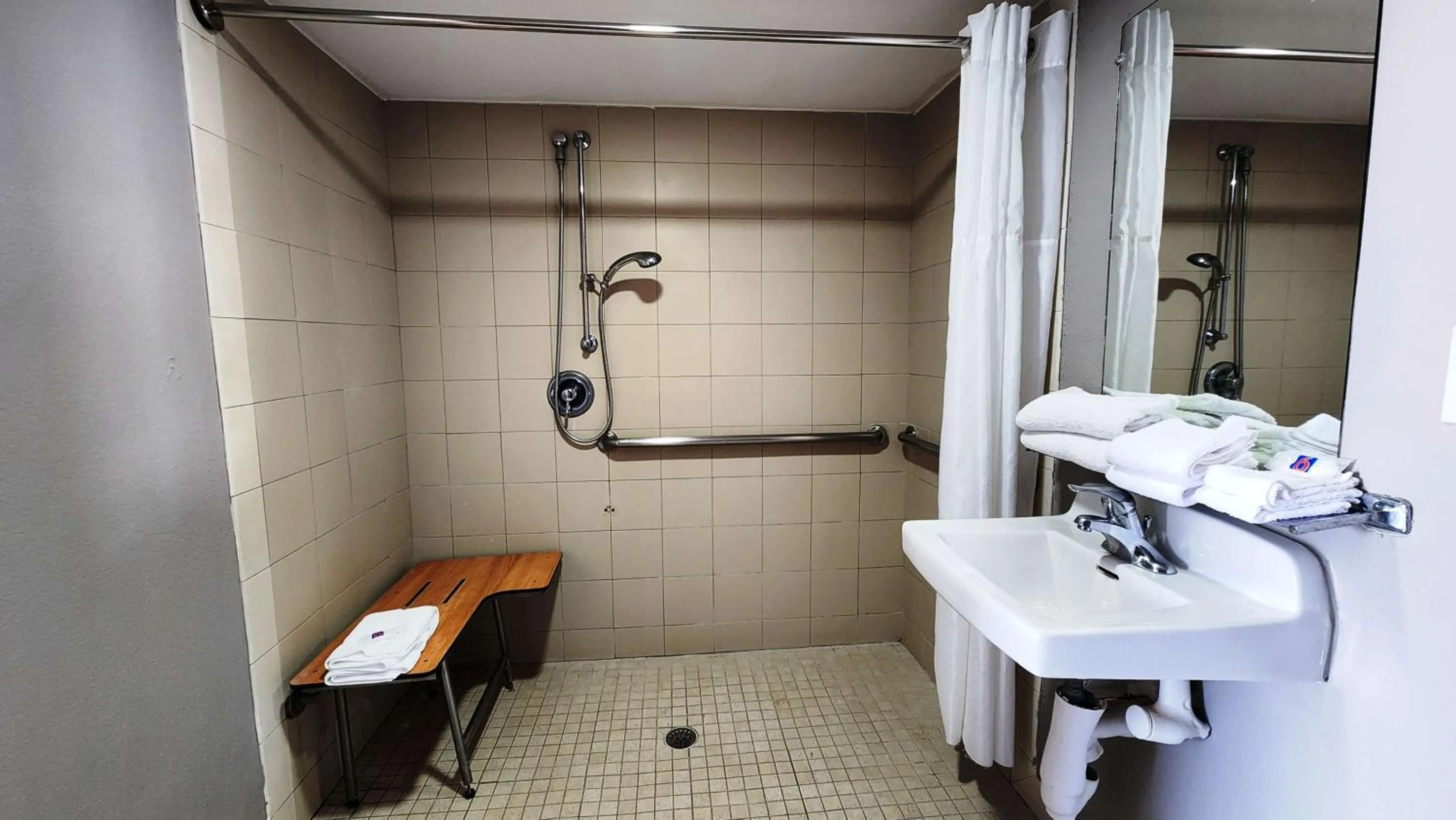 Bathroom in Motel 6-Webster, TX - Houston - Nasa Lake