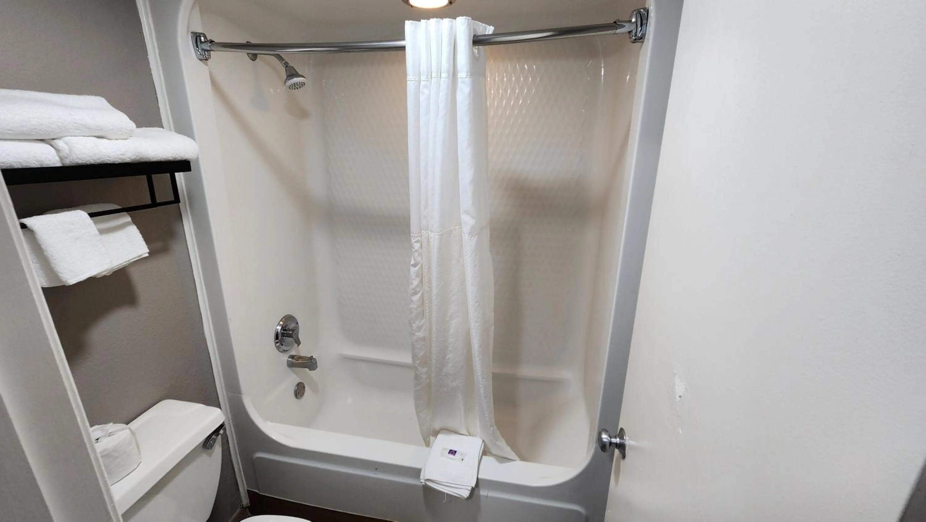 Toilet in Motel 6-Webster, TX - Houston - Nasa Lake