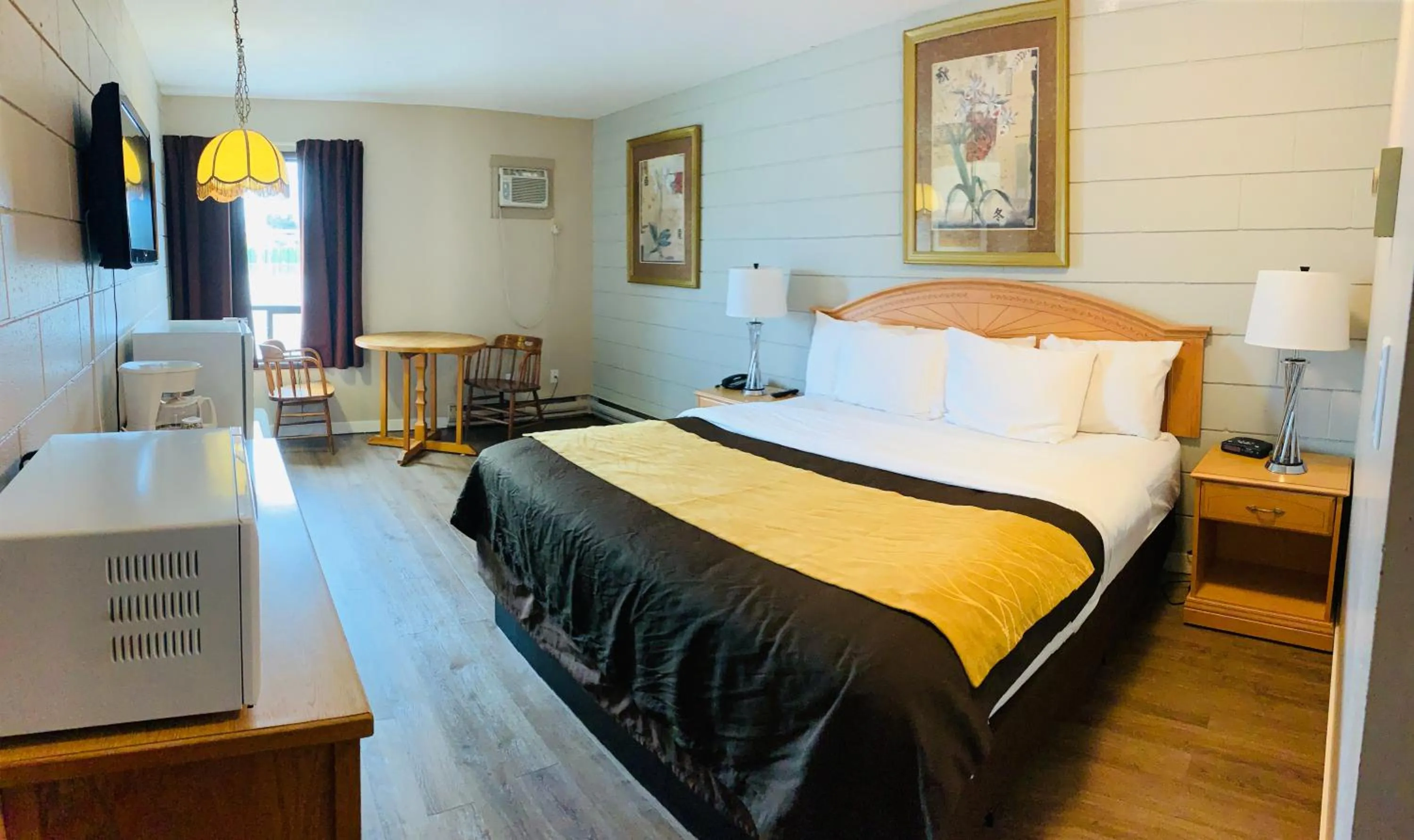 Bed in Armstrong Inn