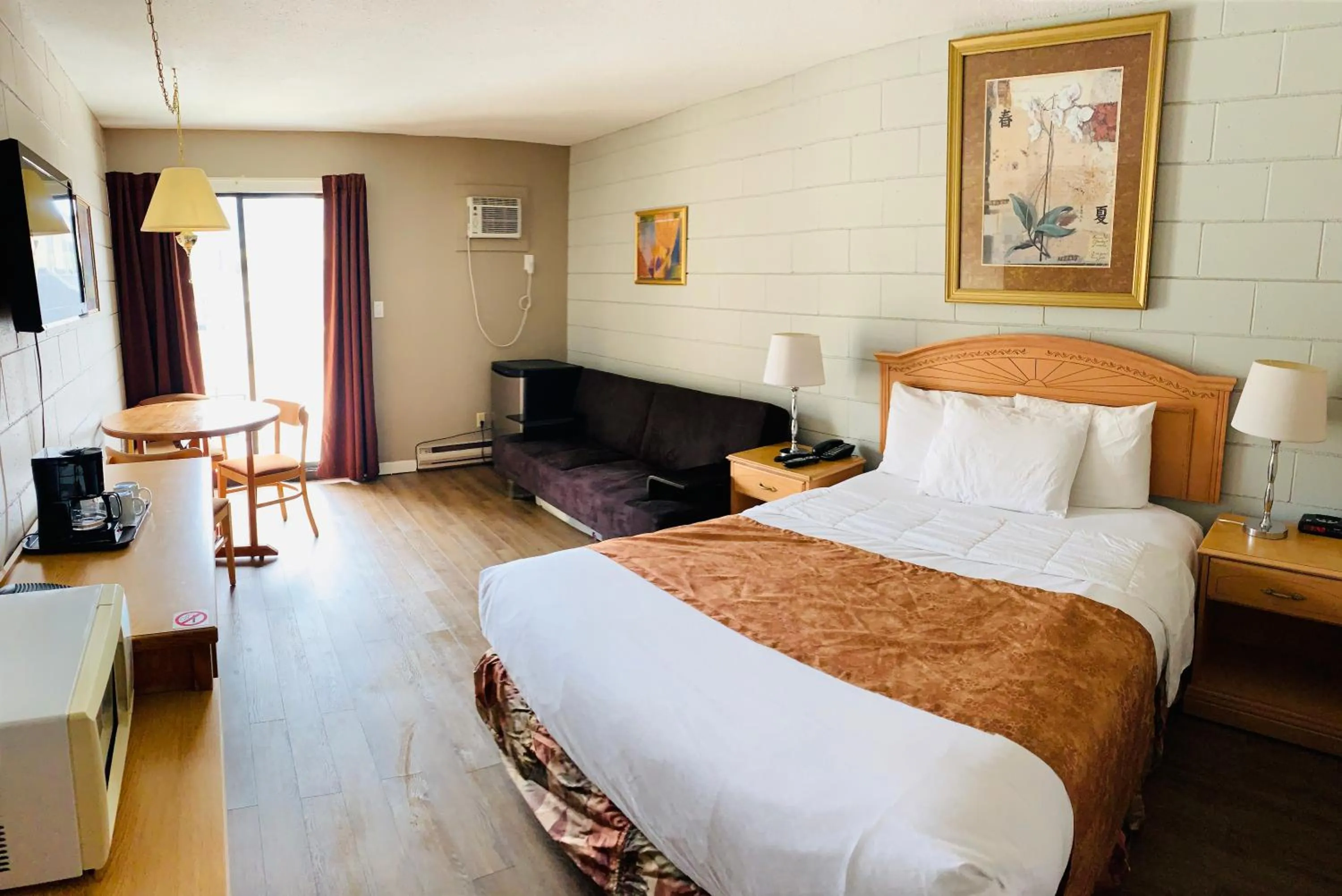 Bed in Armstrong Inn