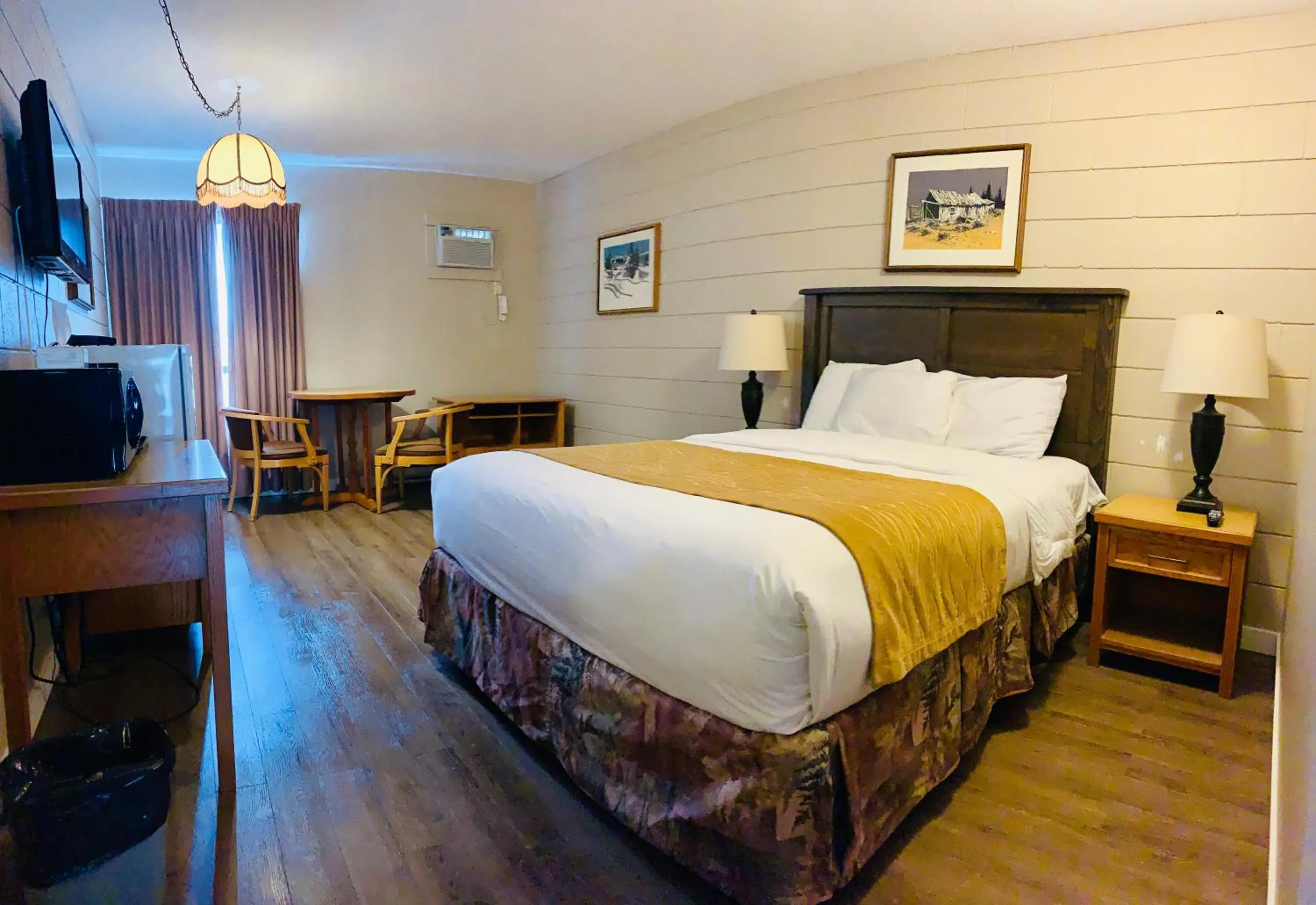 Bed in Armstrong Inn