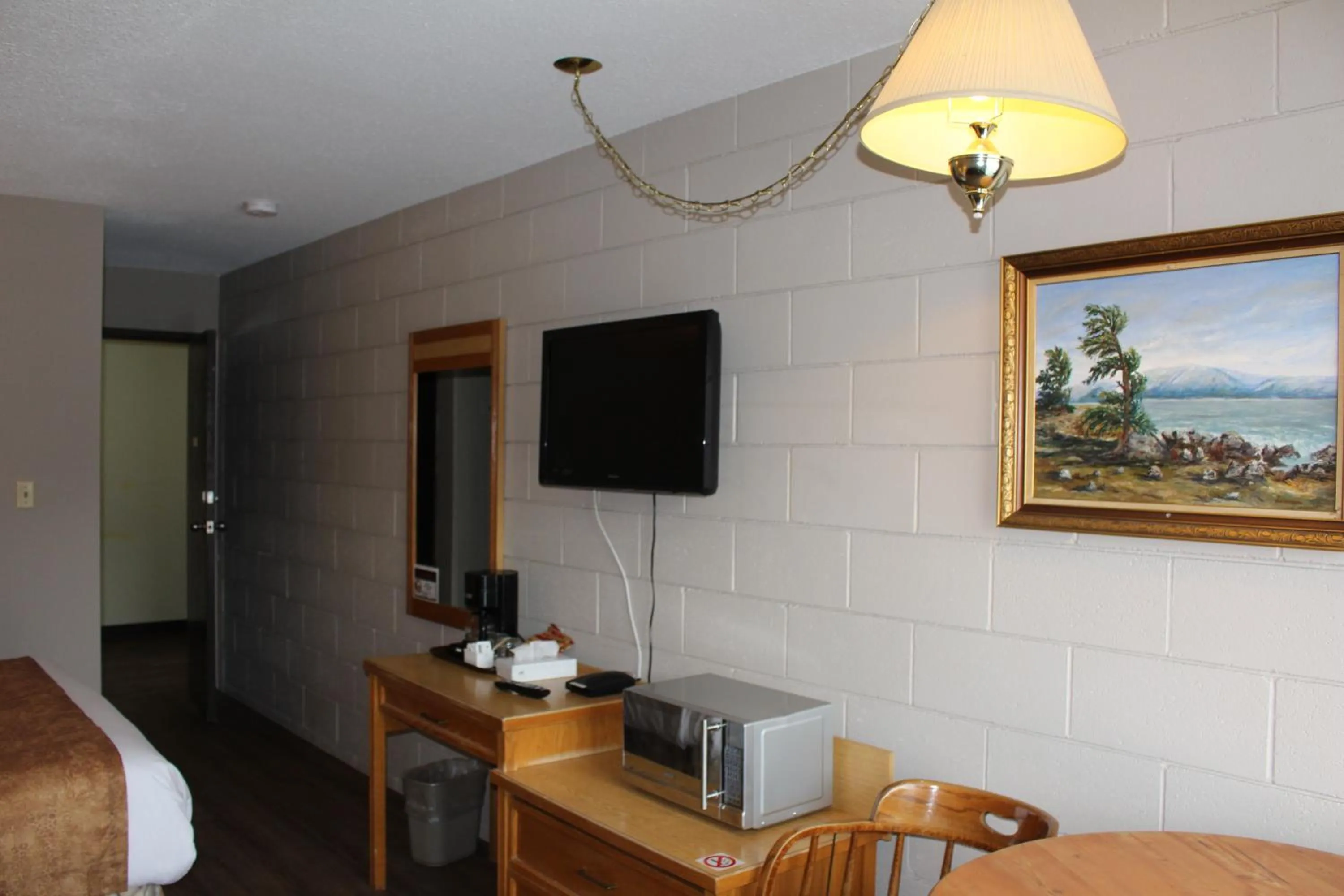 TV and multimedia in Armstrong Inn