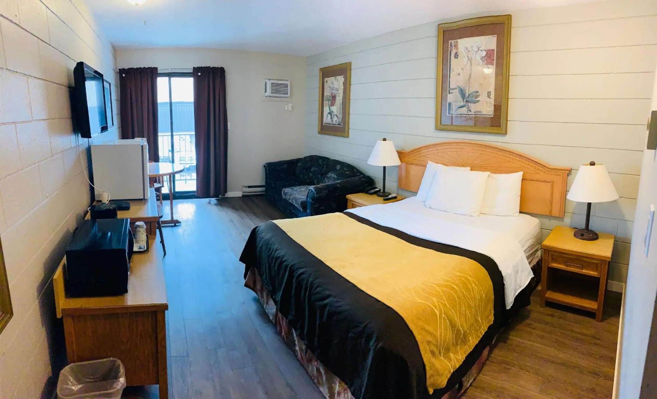 Bed in Armstrong Inn