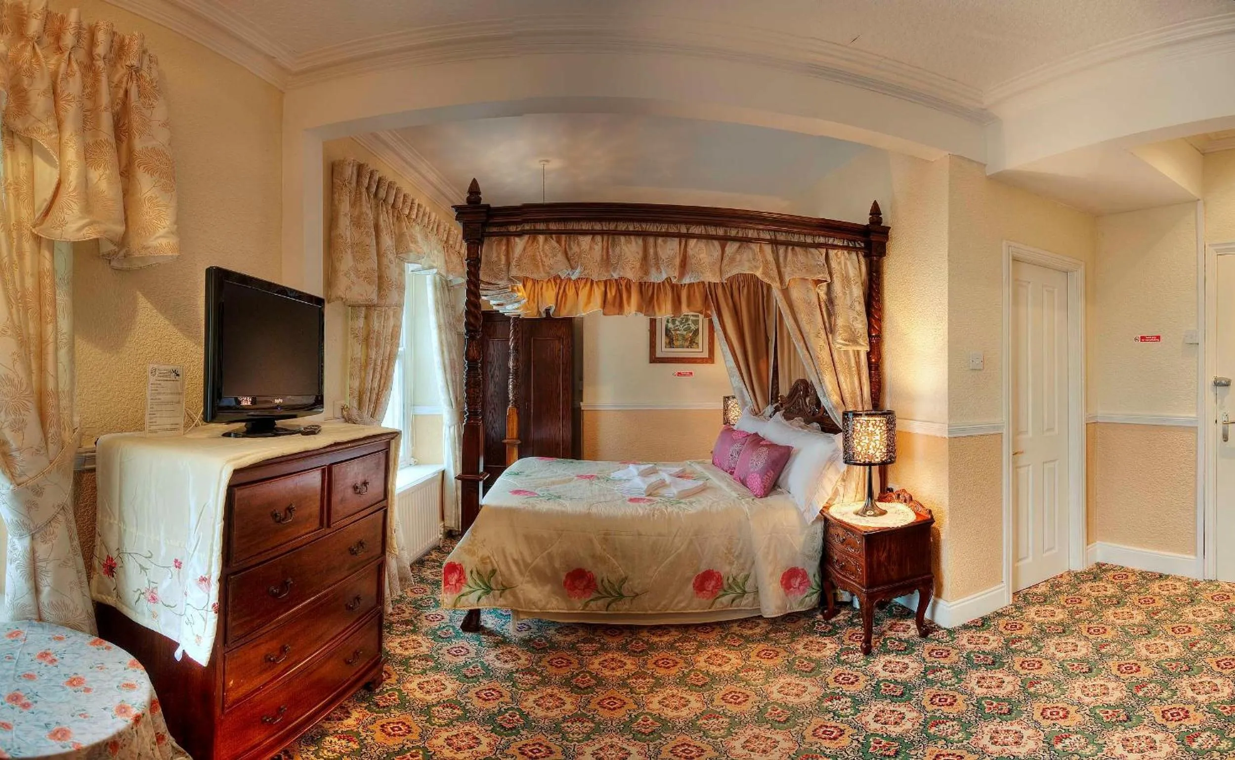 Photo of the whole room, Bed in The Cumberland