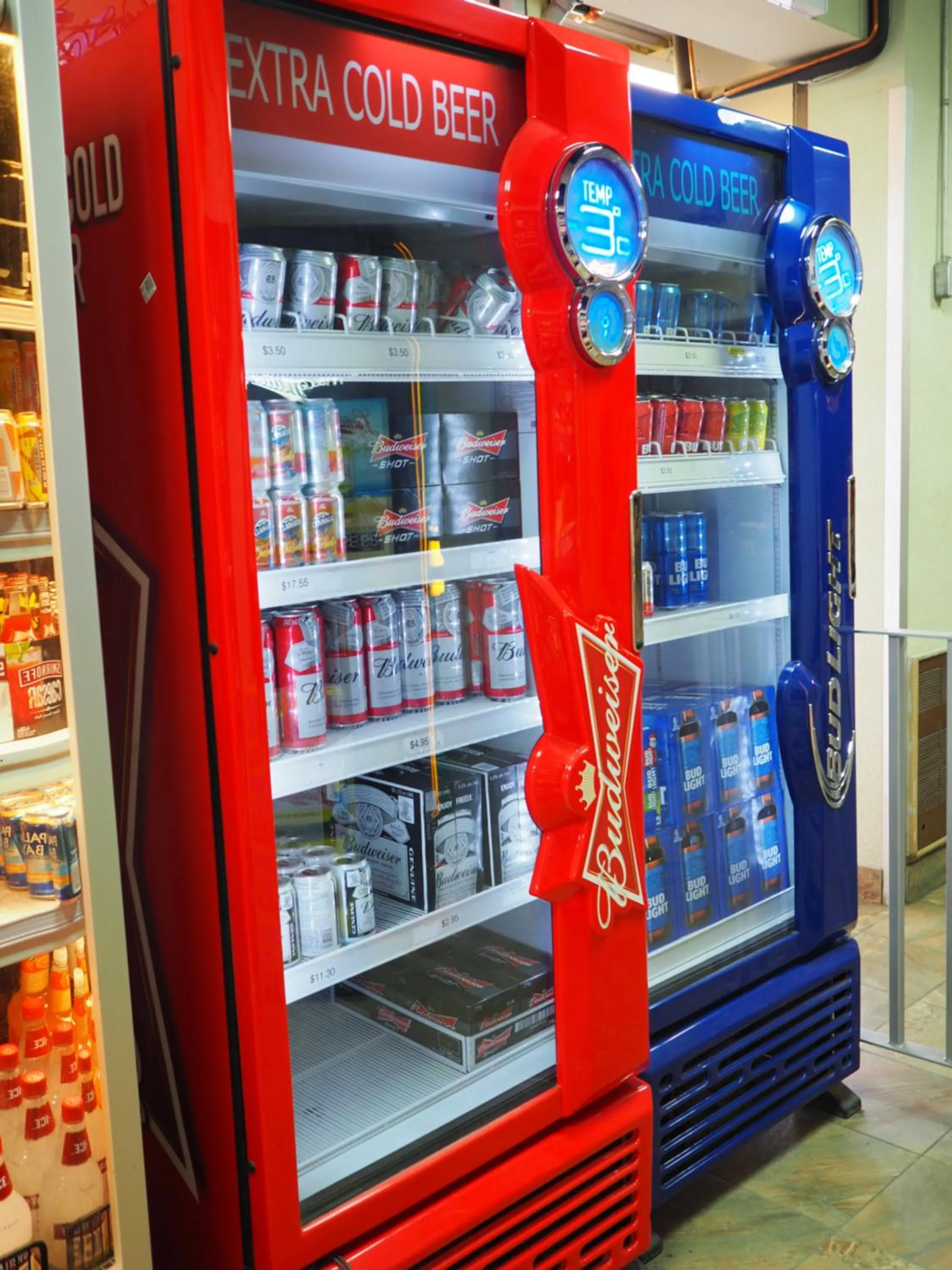 Lounge or bar in The Cavalier Inn