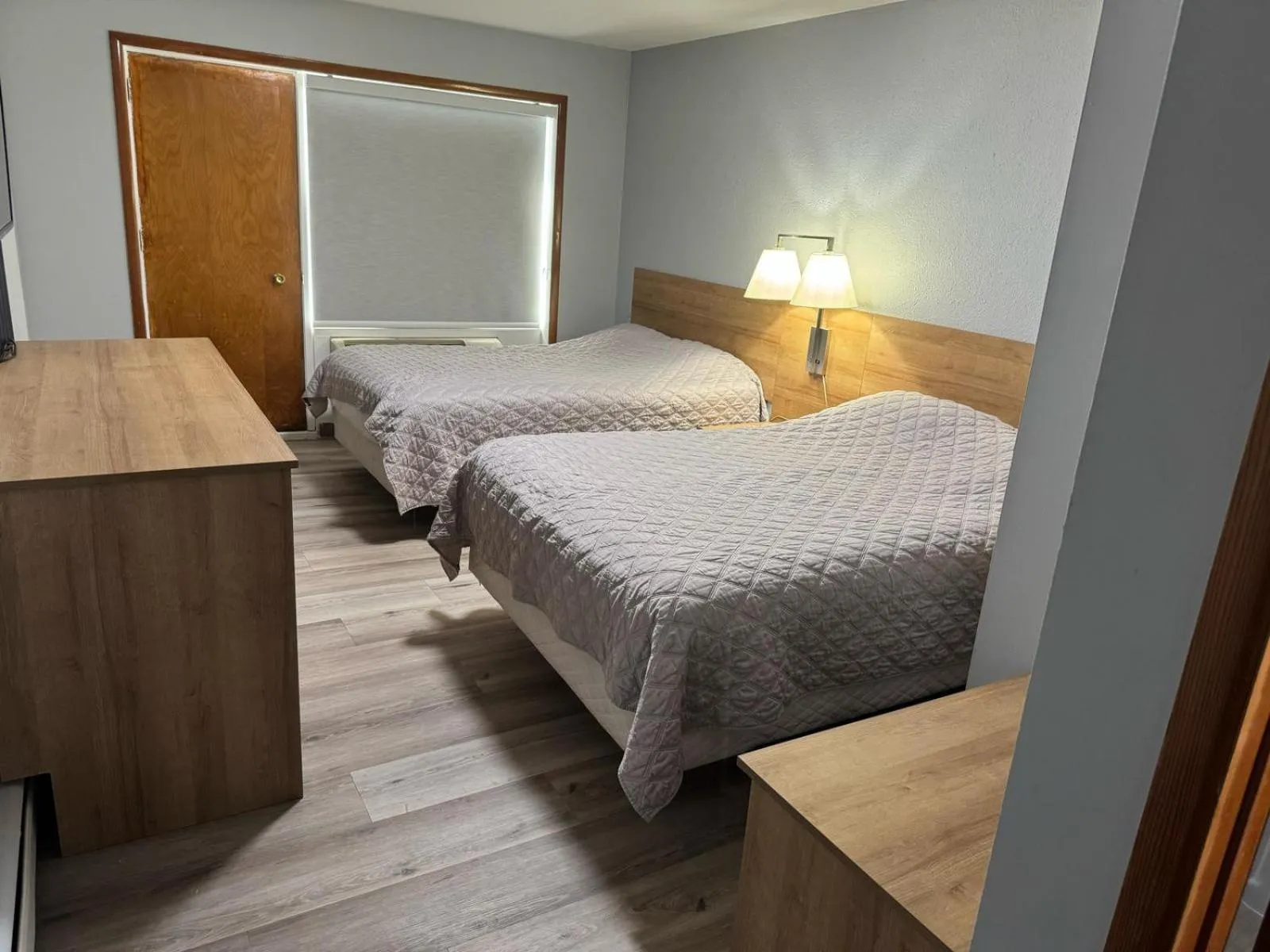 Bed in The Cavalier Inn